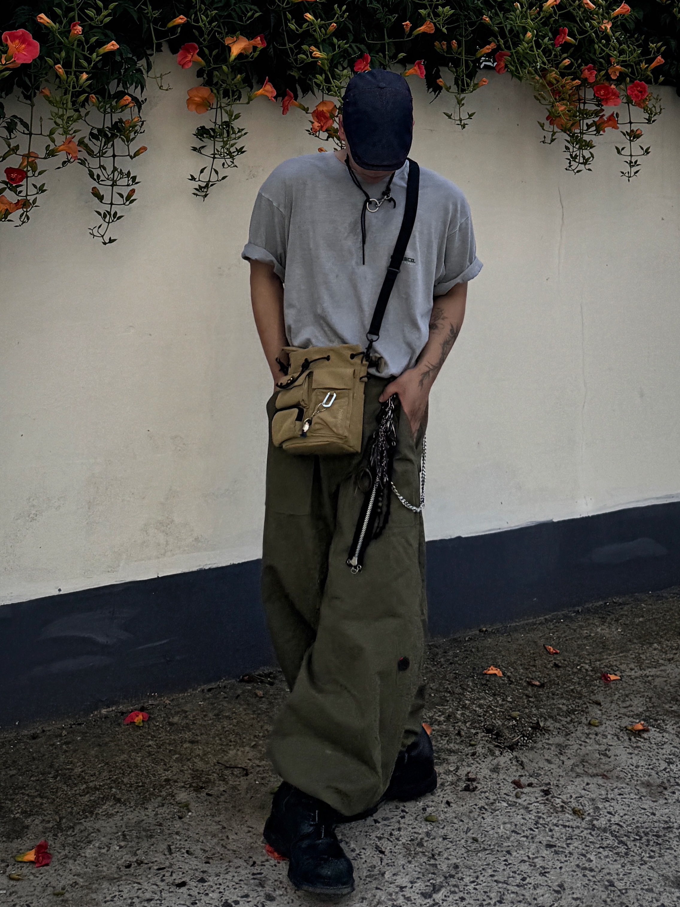 True Religion x KIRSH Stitch Point Denim Hunting Cap White Stitch, Our Legacy Ladon Leather Keychain Black 착용 스타일 - 1