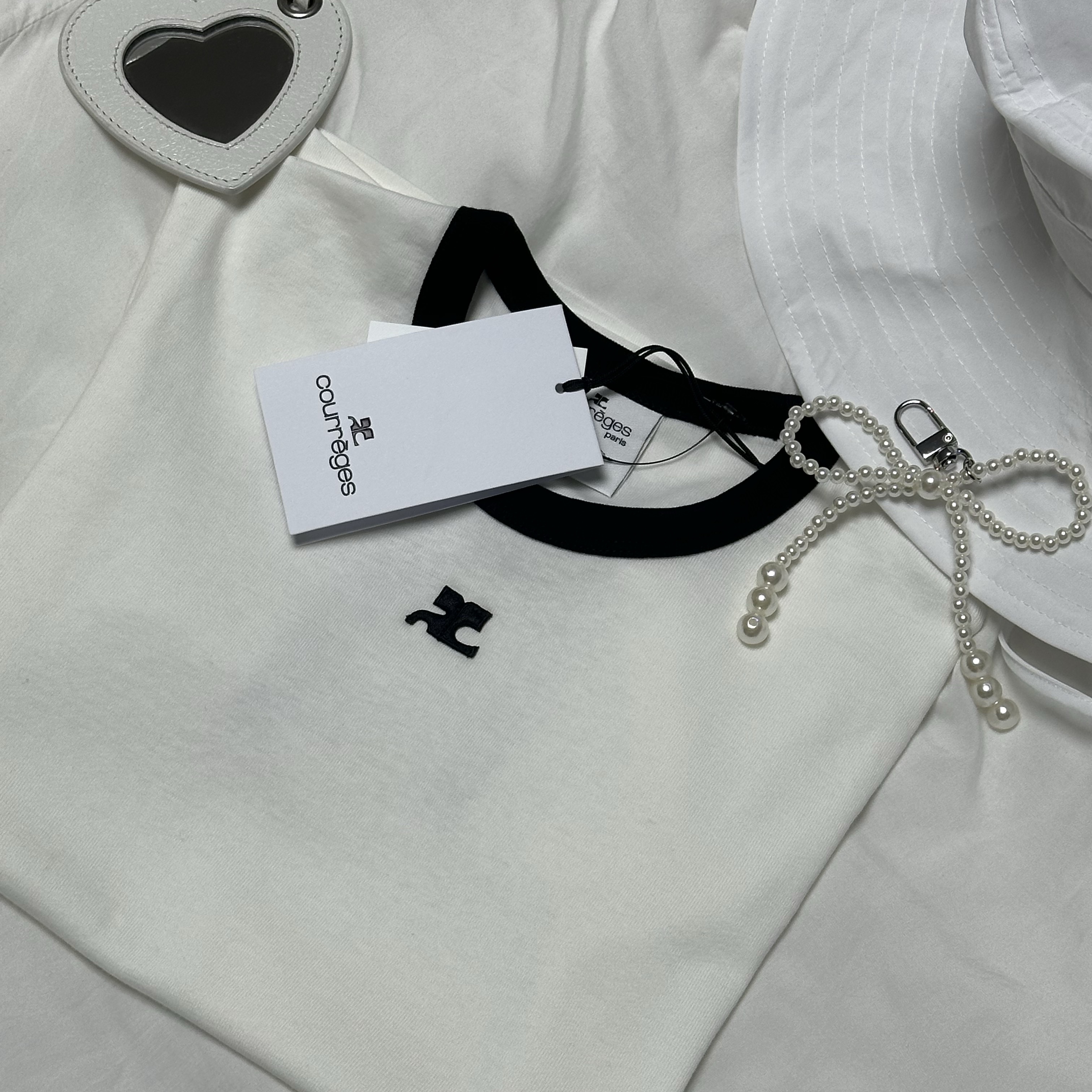 (W) Courreges Reedition Bumpy Contrast T-Shirt Heritage White Black 착용 스타일