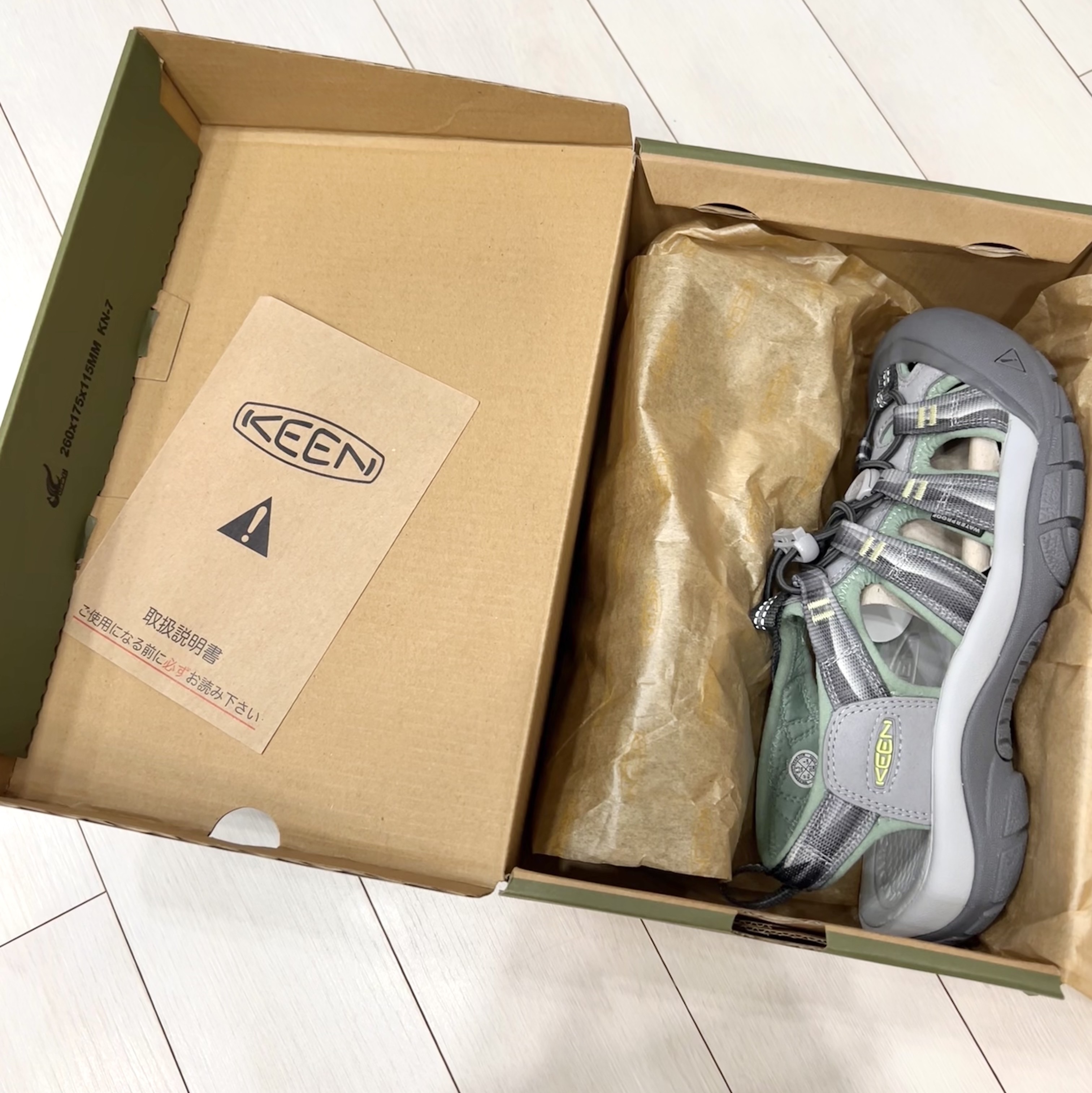 (W) Keen Newport H2 Alloy Prism, (W) Keen Newport H2 Grey Smoke Blue 착용 스타일 - 2