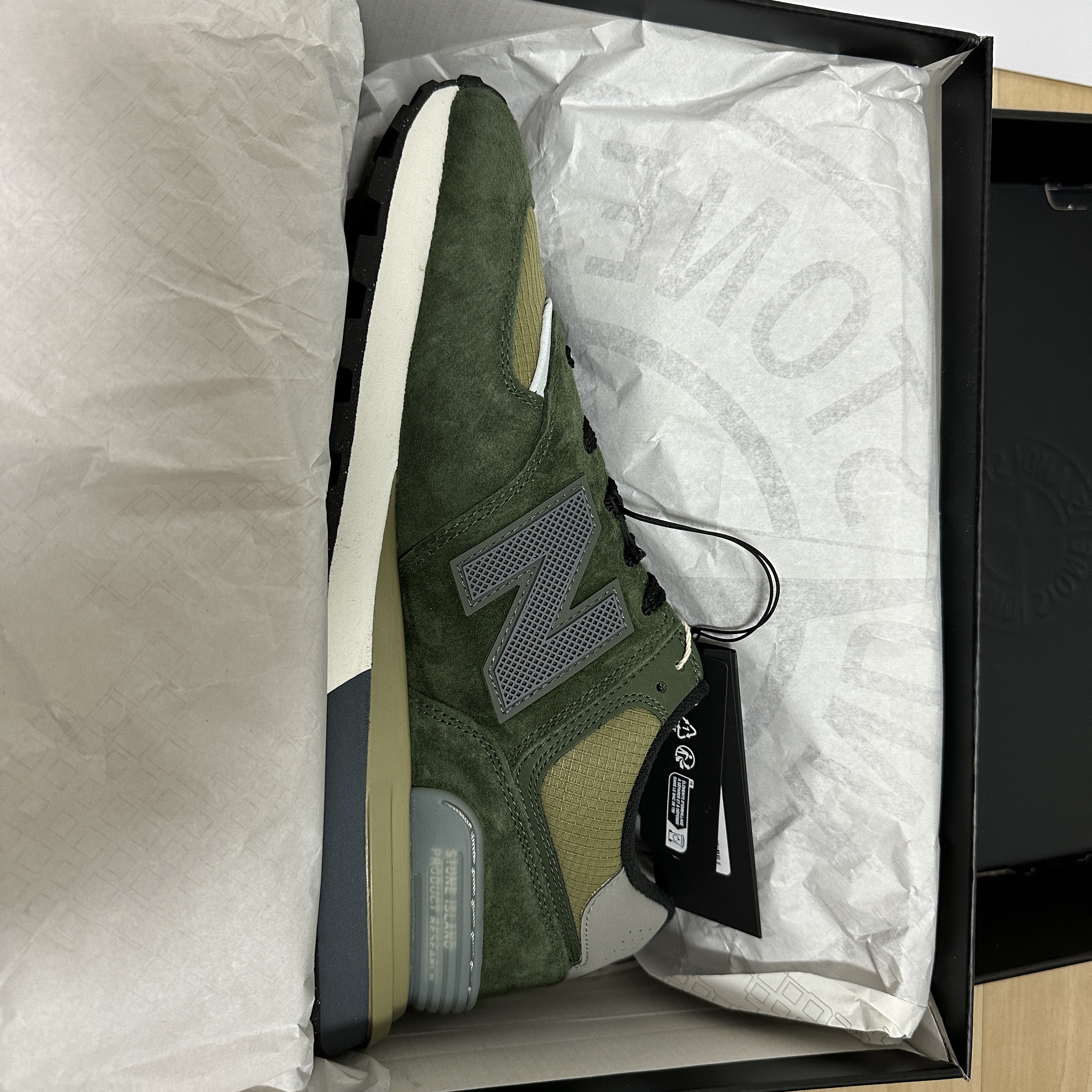 New Balance x Stone Island 574 Legacy Dark Green 착용 스타일 - 2