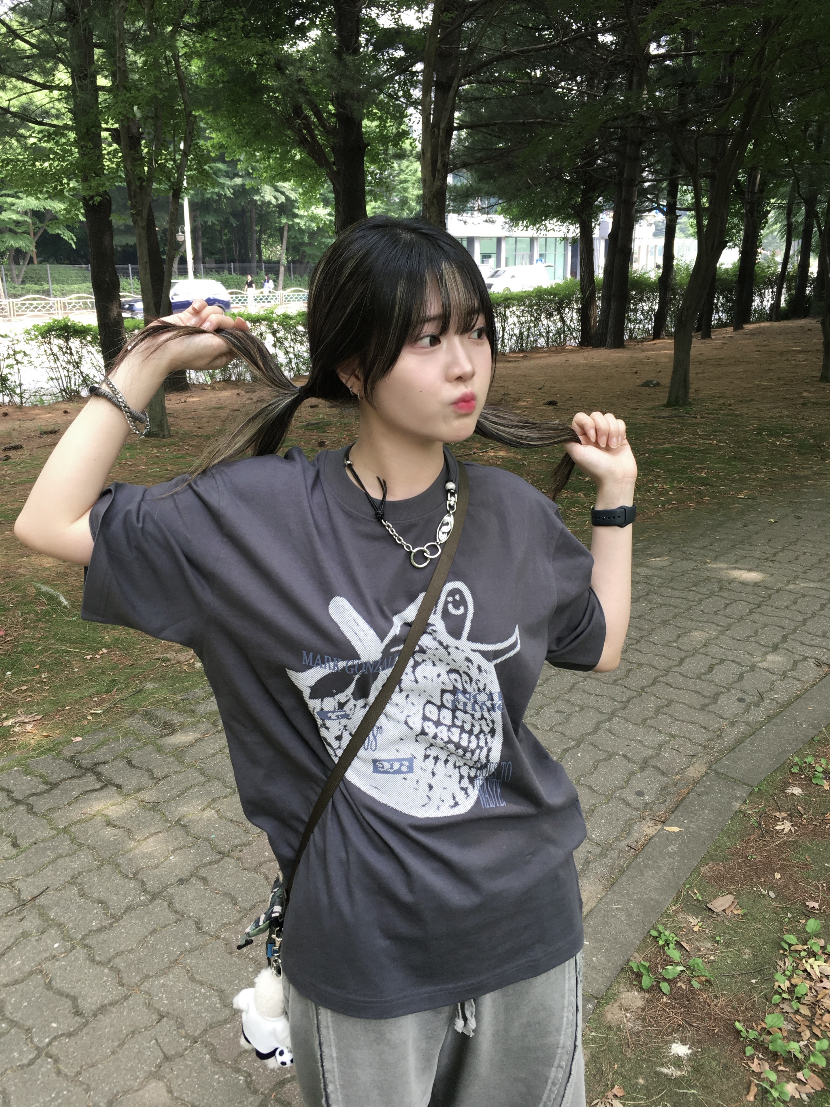 Monamhee x NOS7 SON.hee Keyring Cream, Helinox x IAB Studio Sacoche Standard #1 Bukhansan 착용 스타일 - 6