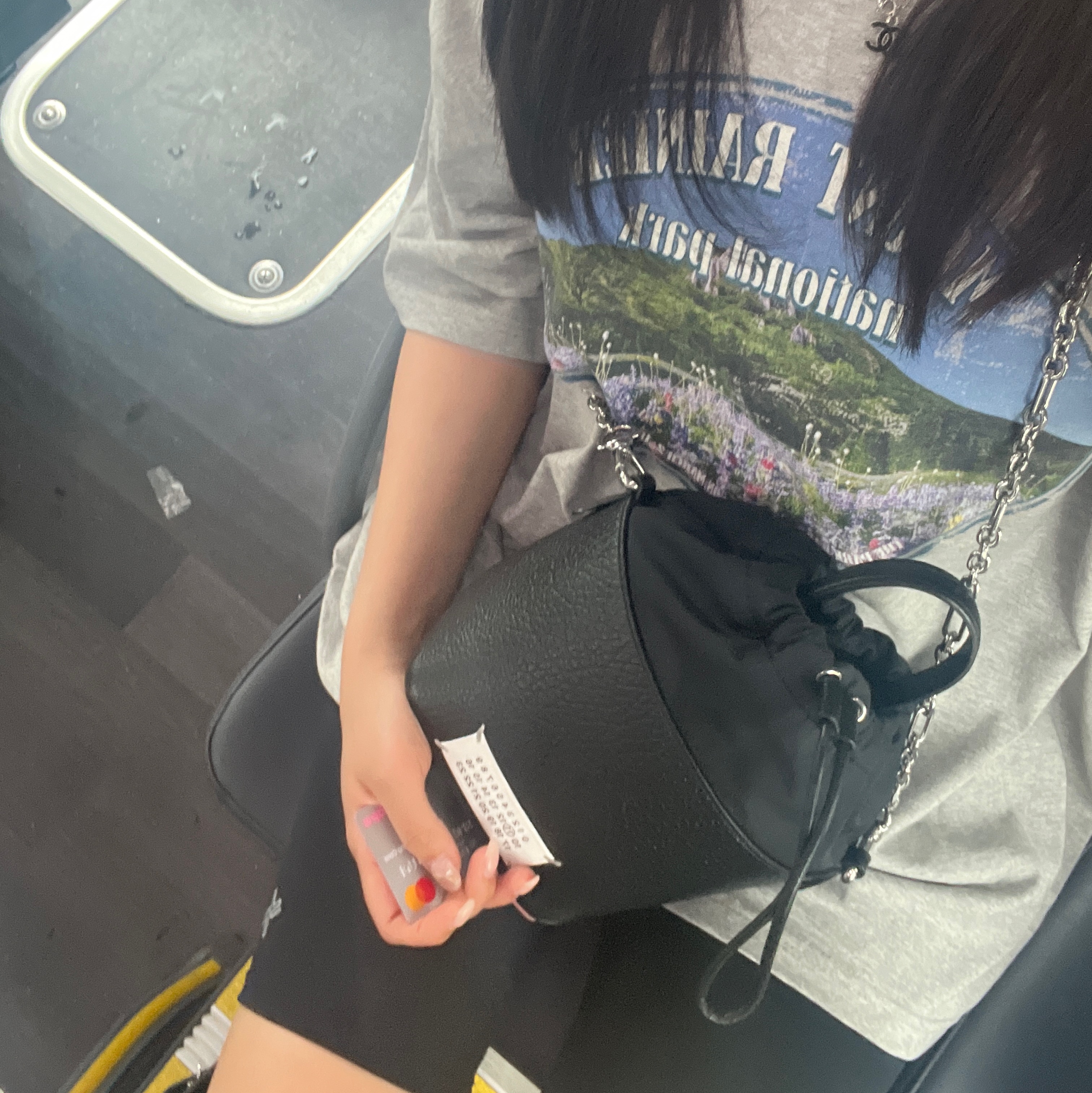 Maison Margiela 5AC Bucket Bag Black 착용 스타일