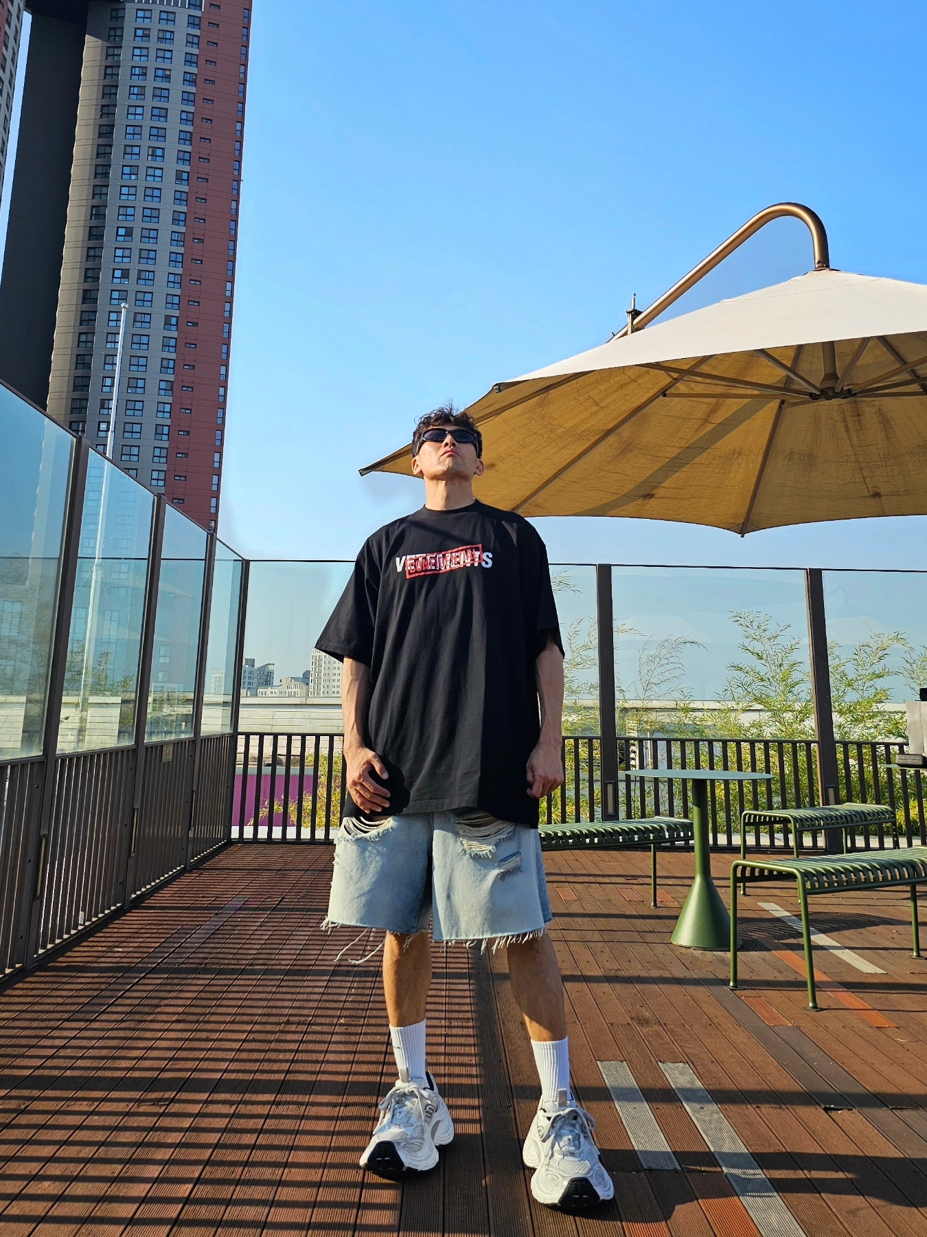 Balenciaga 10XL Sneakers White Grey Silver Black, Balenciaga Swift Oval Sunglasses Black 착용 스타일 - 8
