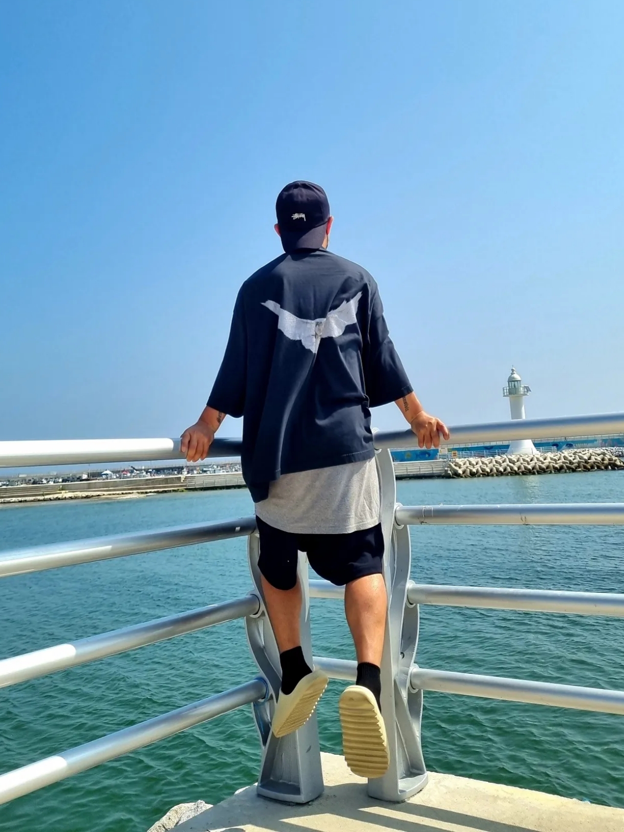Yeezy Gap Engineered By Balenciaga Dove 3/4 Sleeve T-Shirt Black, Adidas Yeezy Slide Pure - Re-Release Ver. 착용 스타일