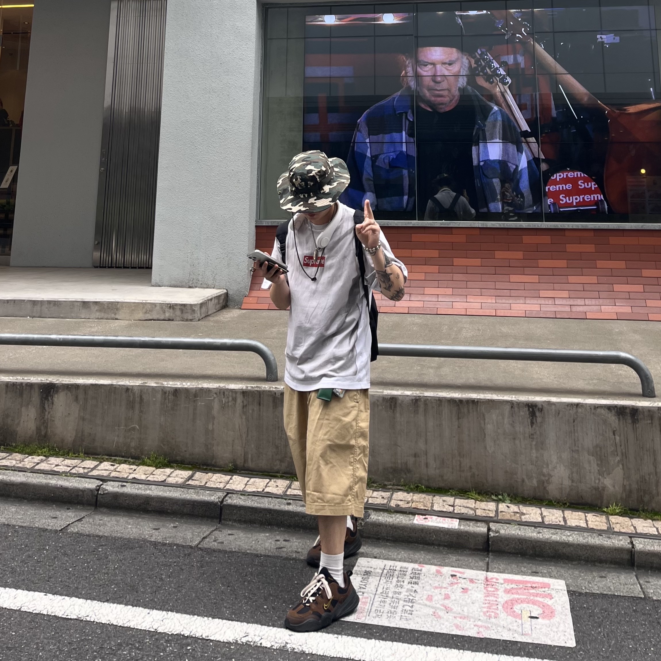 Supreme x MM6 Maison Margiela Box Logo T-Shirt White - 24SS, Nike Tech Hera Cacao Wow Bronzine 착용 스타일 - 1
