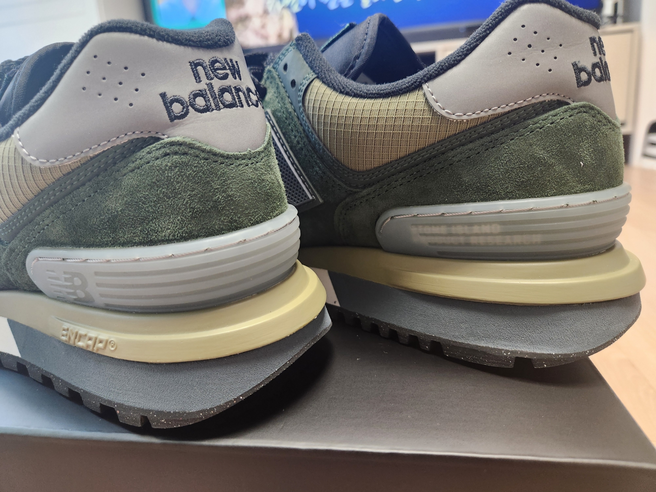 New Balance x Stone Island 574 Legacy Dark Green 착용 스타일 - 3