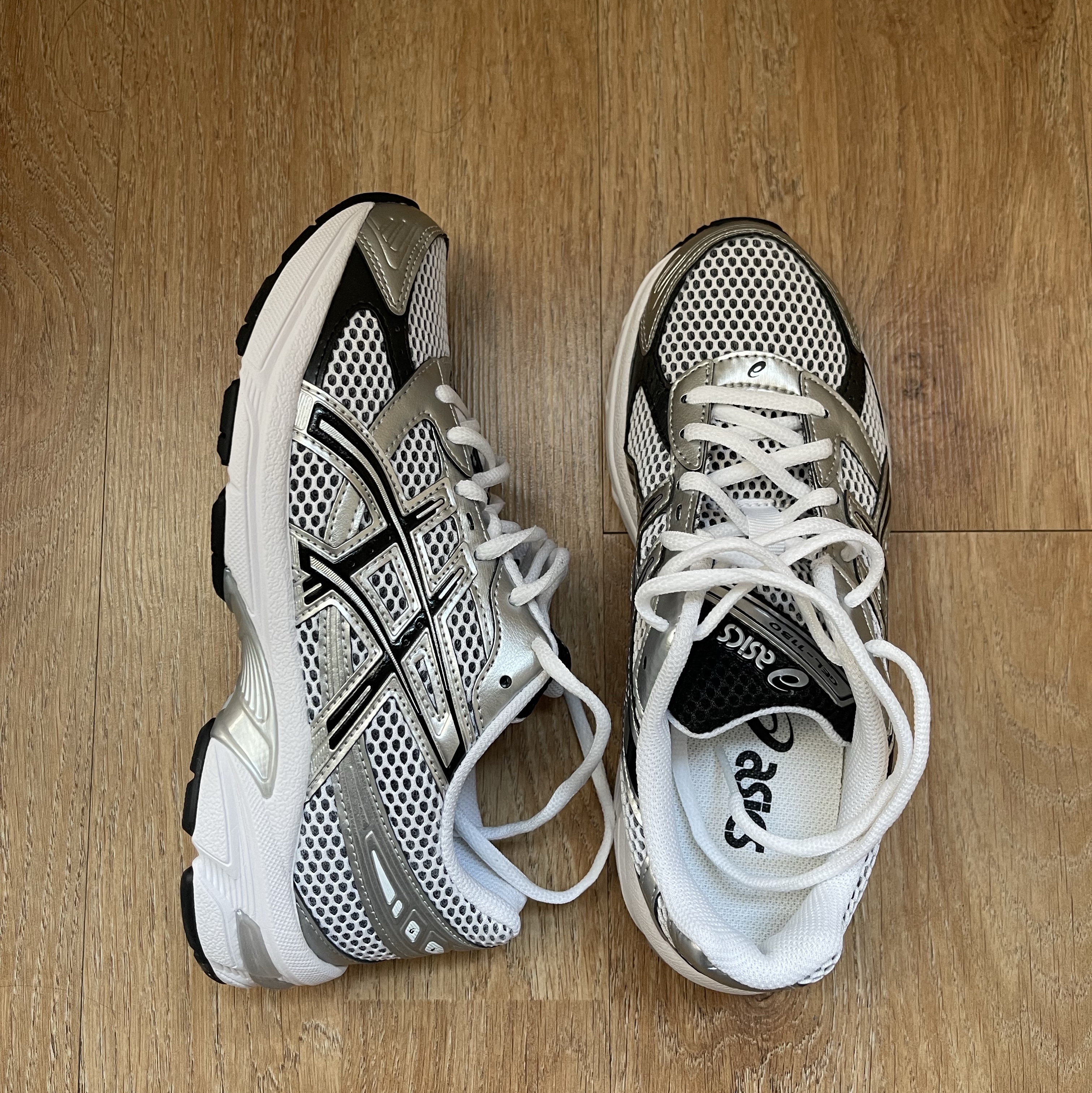 Asics Gel-1130 White Black 착용 스타일 - 1