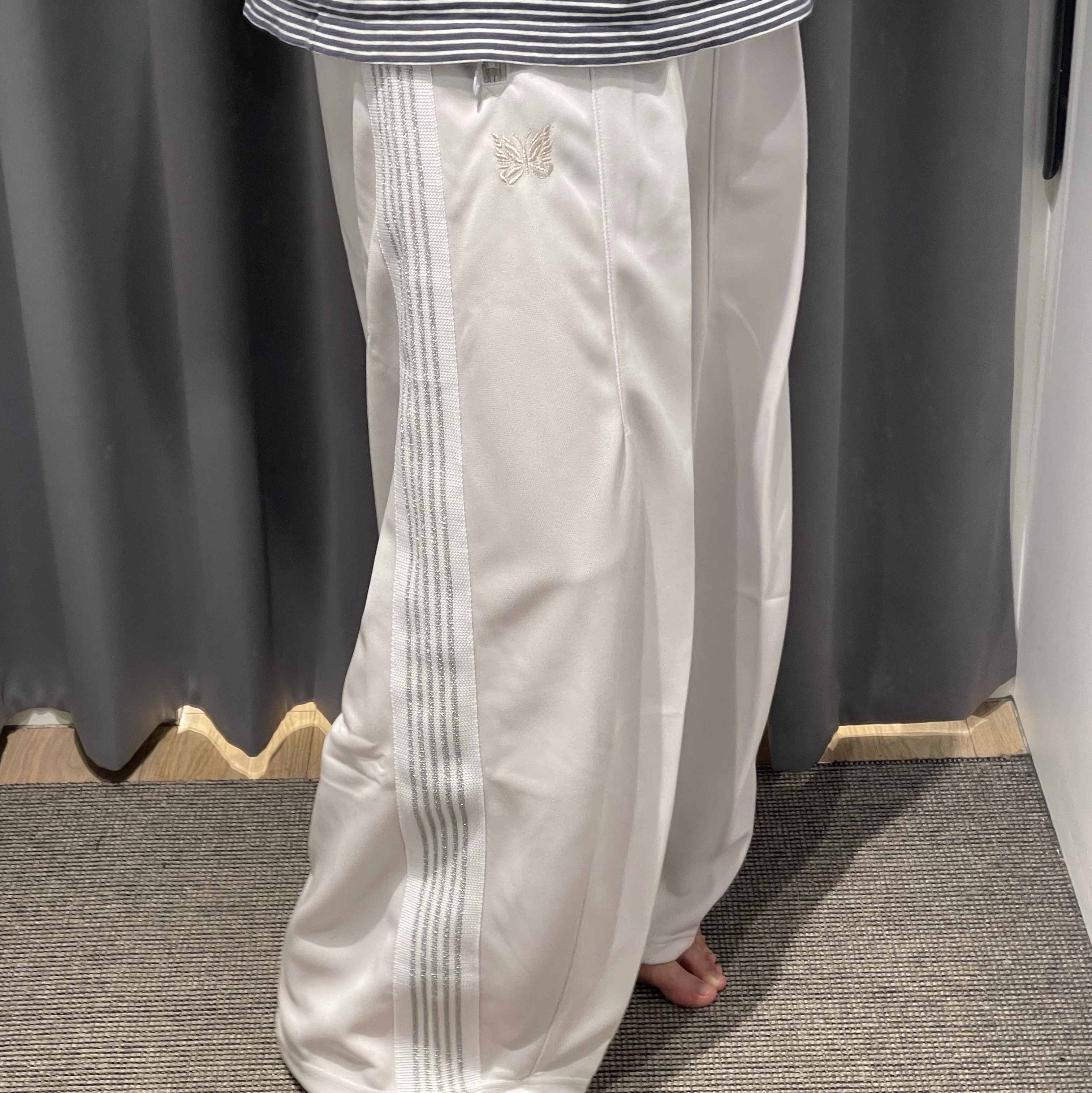 Needles x Studious H.D. Lame Track Pants Grey - Studious Exclusive, Needles H.D. Track Pants Poly Smooth Ice White 착용 스타일 - 1