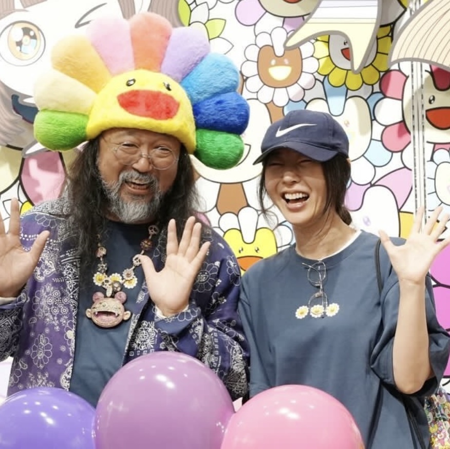 NewJeans x Murakami T-Shirt Navy 착용 스타일