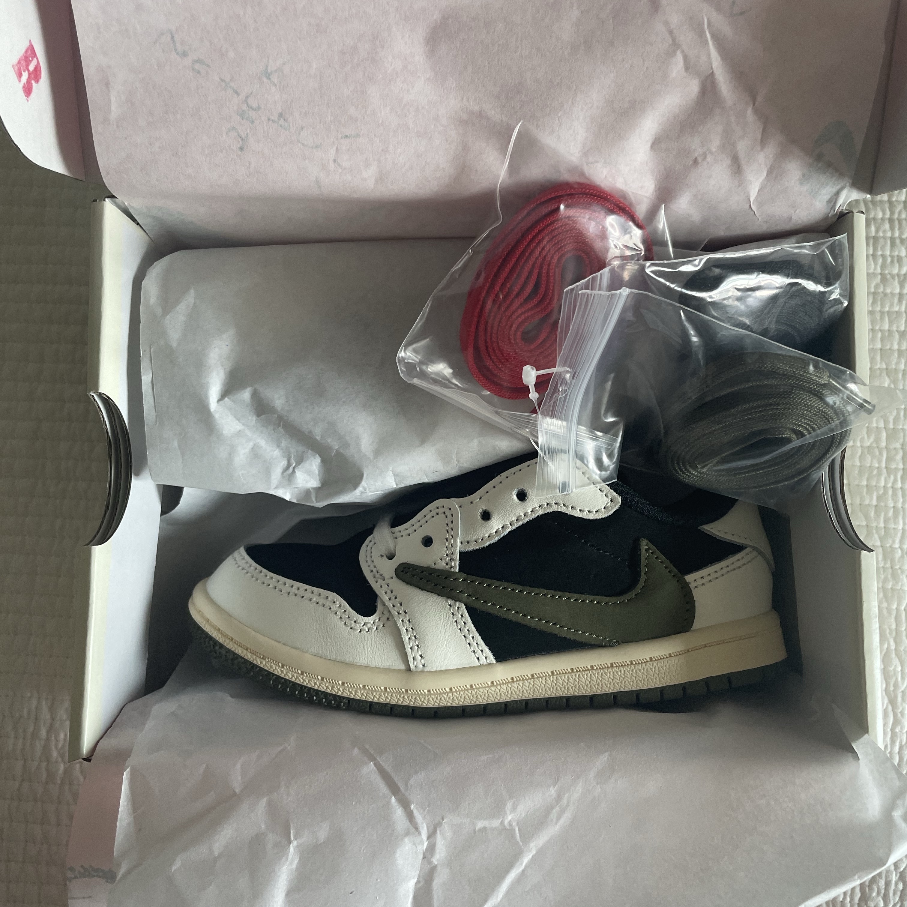 (TD) Jordan 1 x Travis Scott Retro Low OG SP Medium Olive 착용 스타일