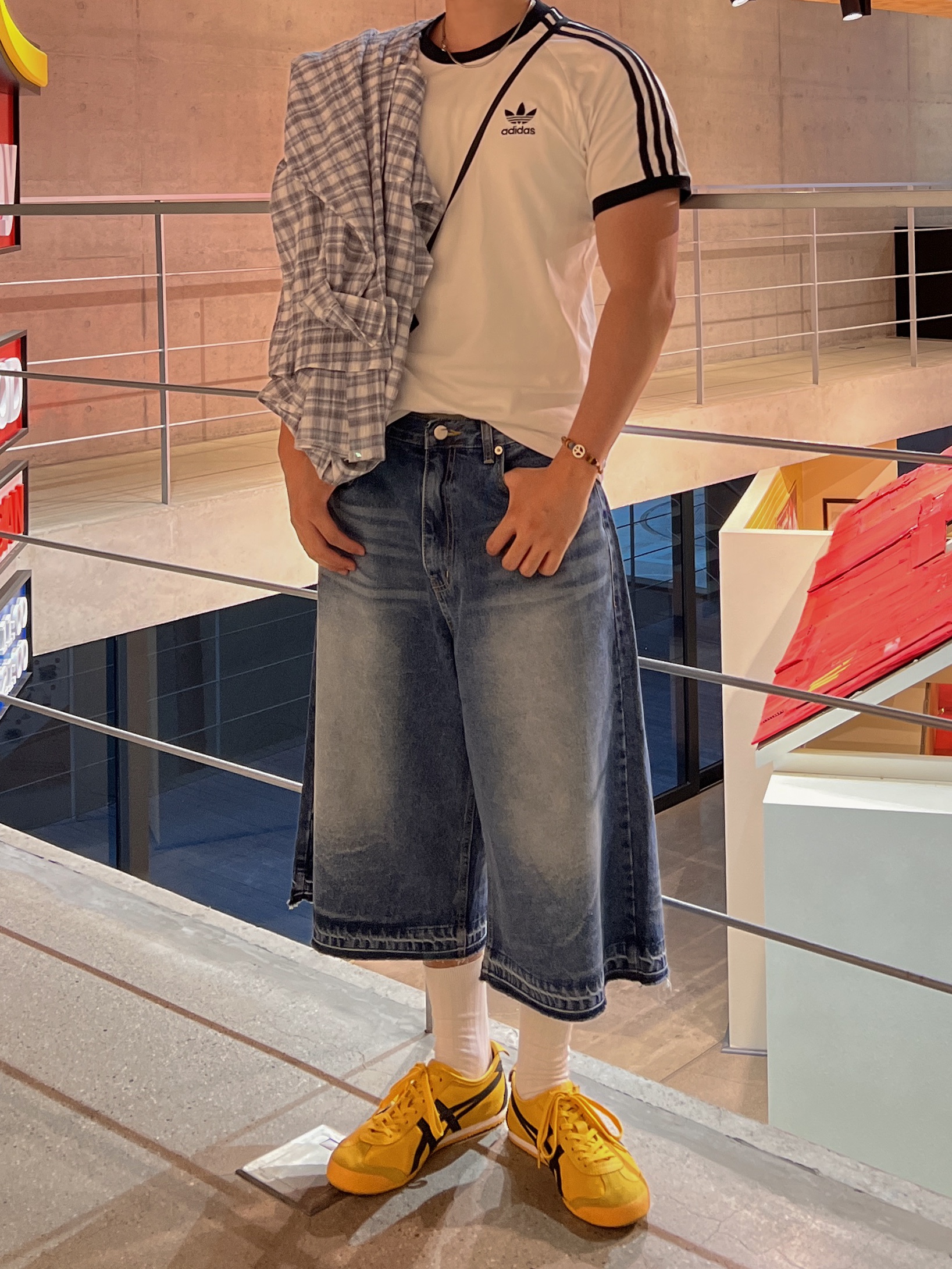 Onitsuka Tiger Mexico 66 Yellow Black, Adidas Adicolor Classics 3-Stripes T-Shirt White - KR Sizing 착용 스타일 - 4