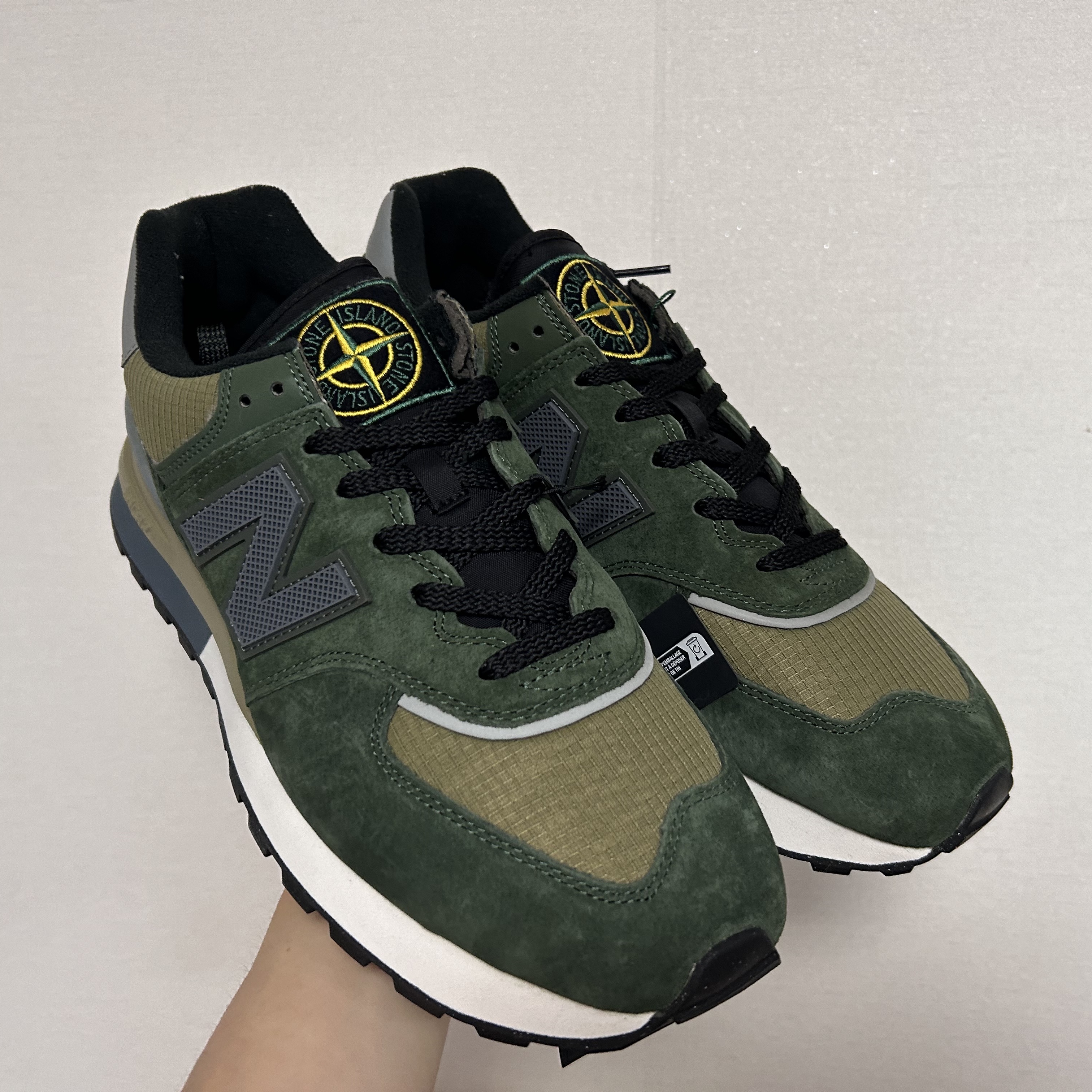 New Balance x Stone Island 574 Legacy Dark Green 착용 스타일 - 2