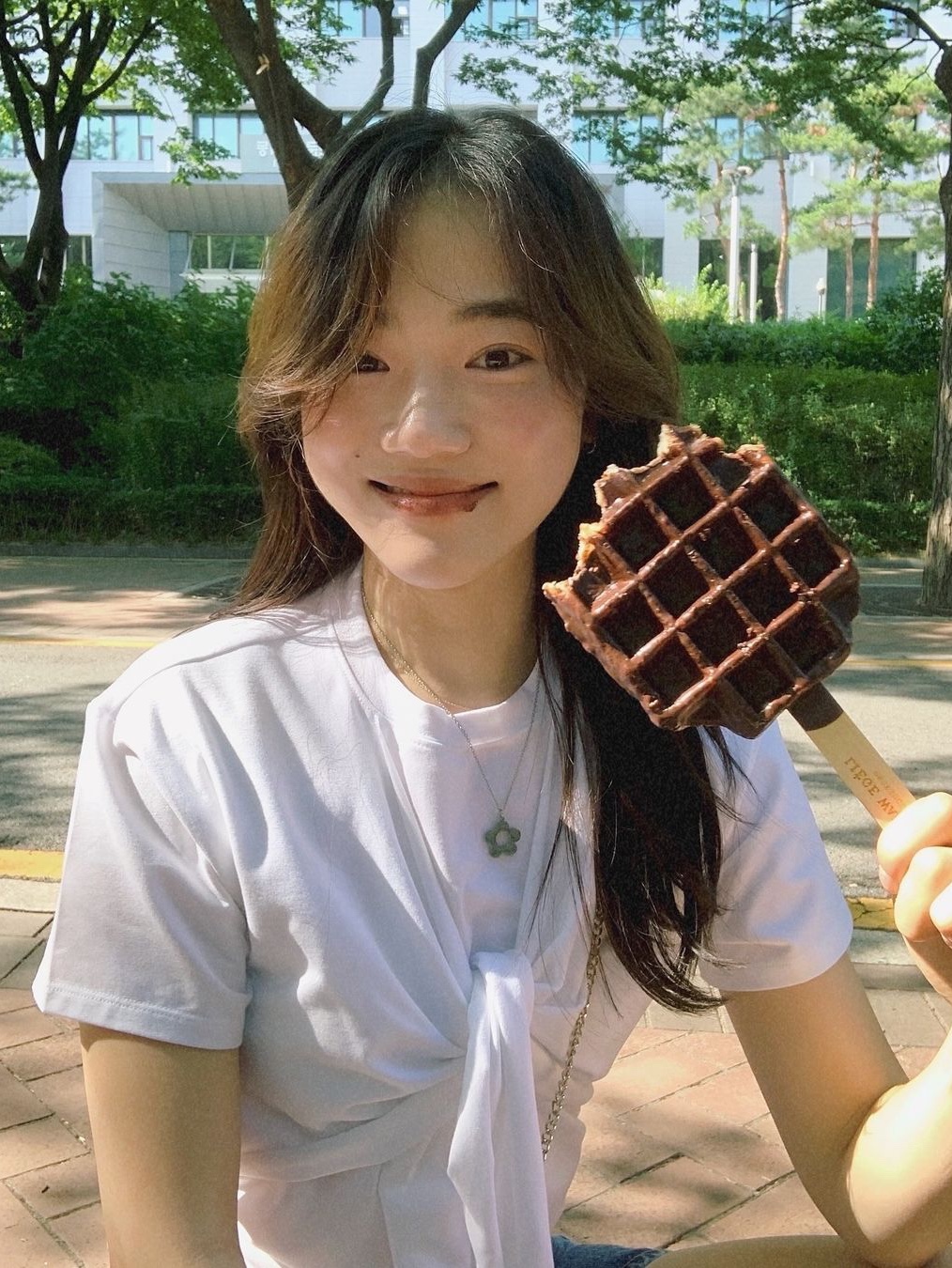 Gyeong Layered Wrap Tee White, Gyeong Layered Wrap Tee Apricot 착용 스타일