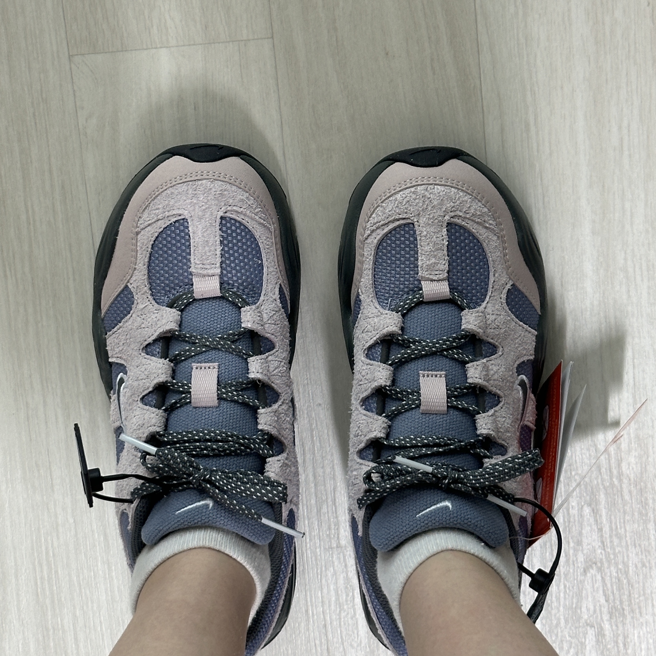 (W) Nike Tech Hera Ashen Slate Platinum Violet 착용 스타일 - 2