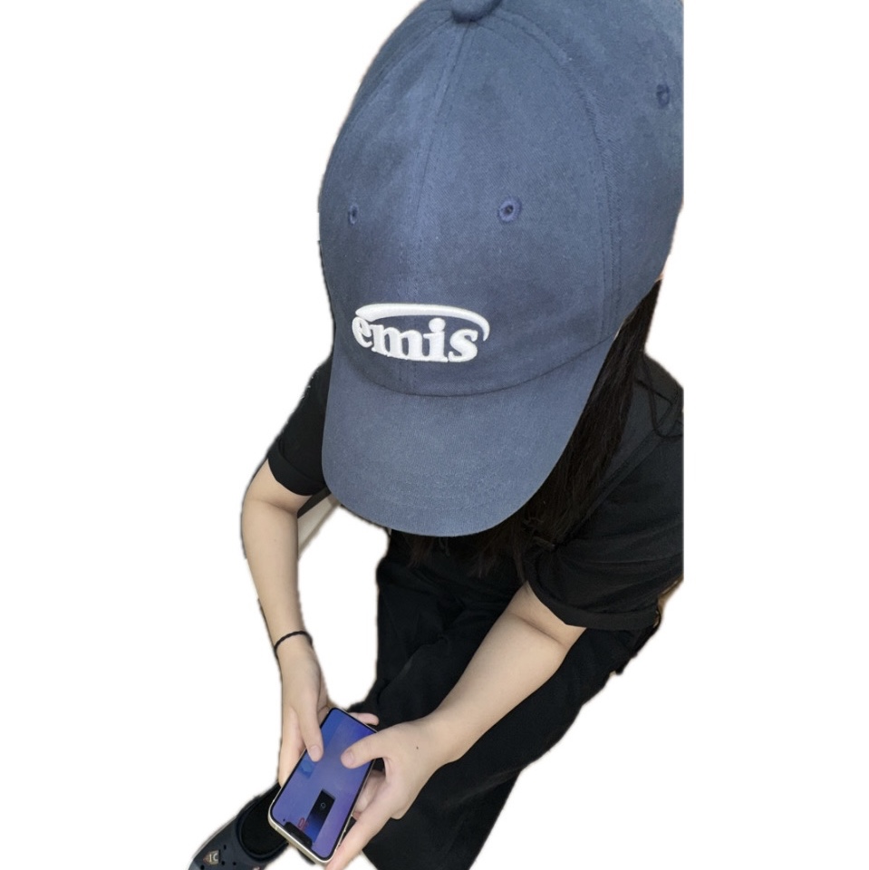 Emis New Logo Emis Cap Navy 착용 스타일