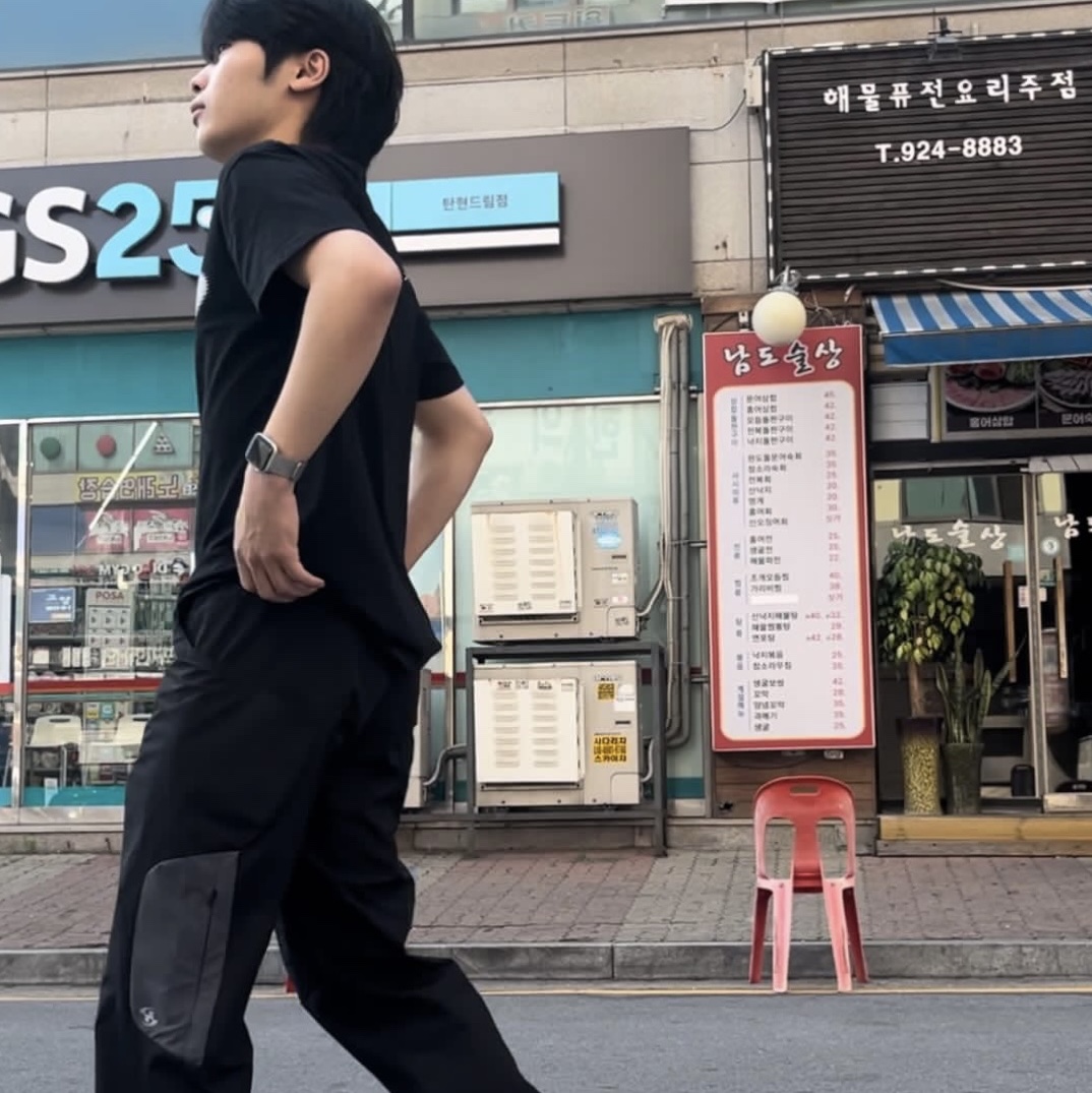 Mischief Rhombus Basic T-Shirt Black 착용 스타일