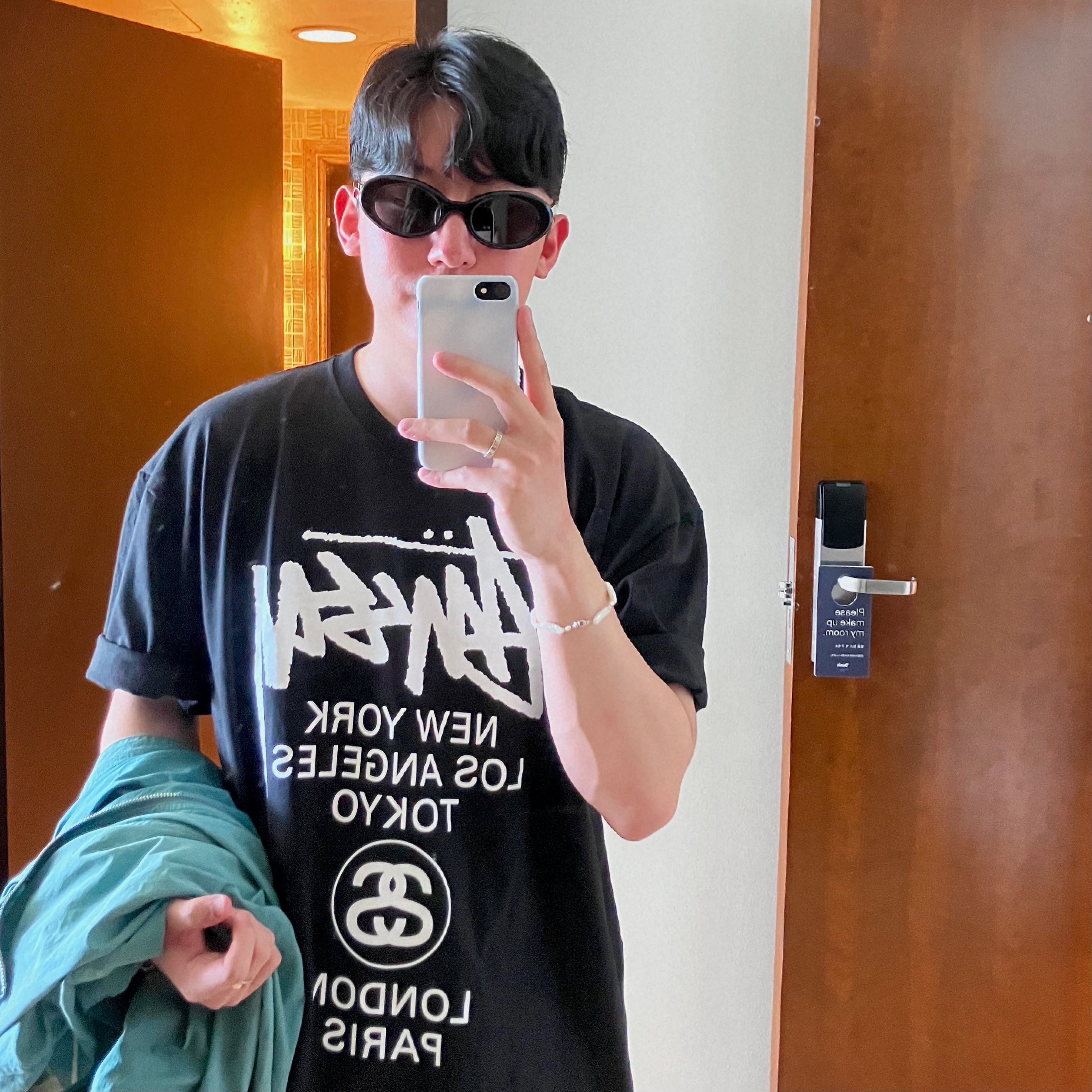 Stussy World Tour T-Shirt Black, Gentle Monster x Maison Margiela MM005 Black Black 착용 스타일