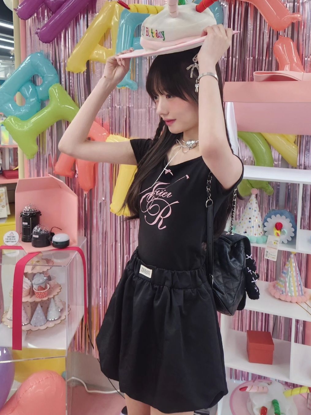 NIIER NOR Lace Off Shoulder Crop Top Black, NIIER NOR Lace Off Shoulder Crop Top Camo 착용 스타일