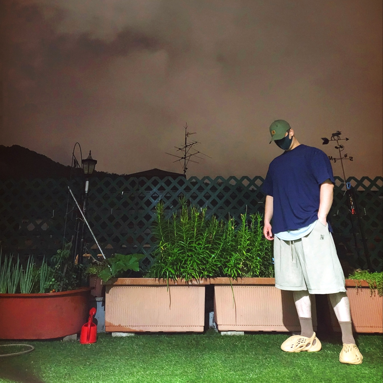 Carhartt Canvas Cap Army Green, Adidas Yeezy Foam RNNR Ochre 착용 스타일 - 1