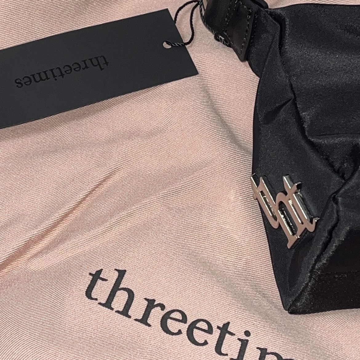 Threetimes Ring Bag Black 착용 스타일