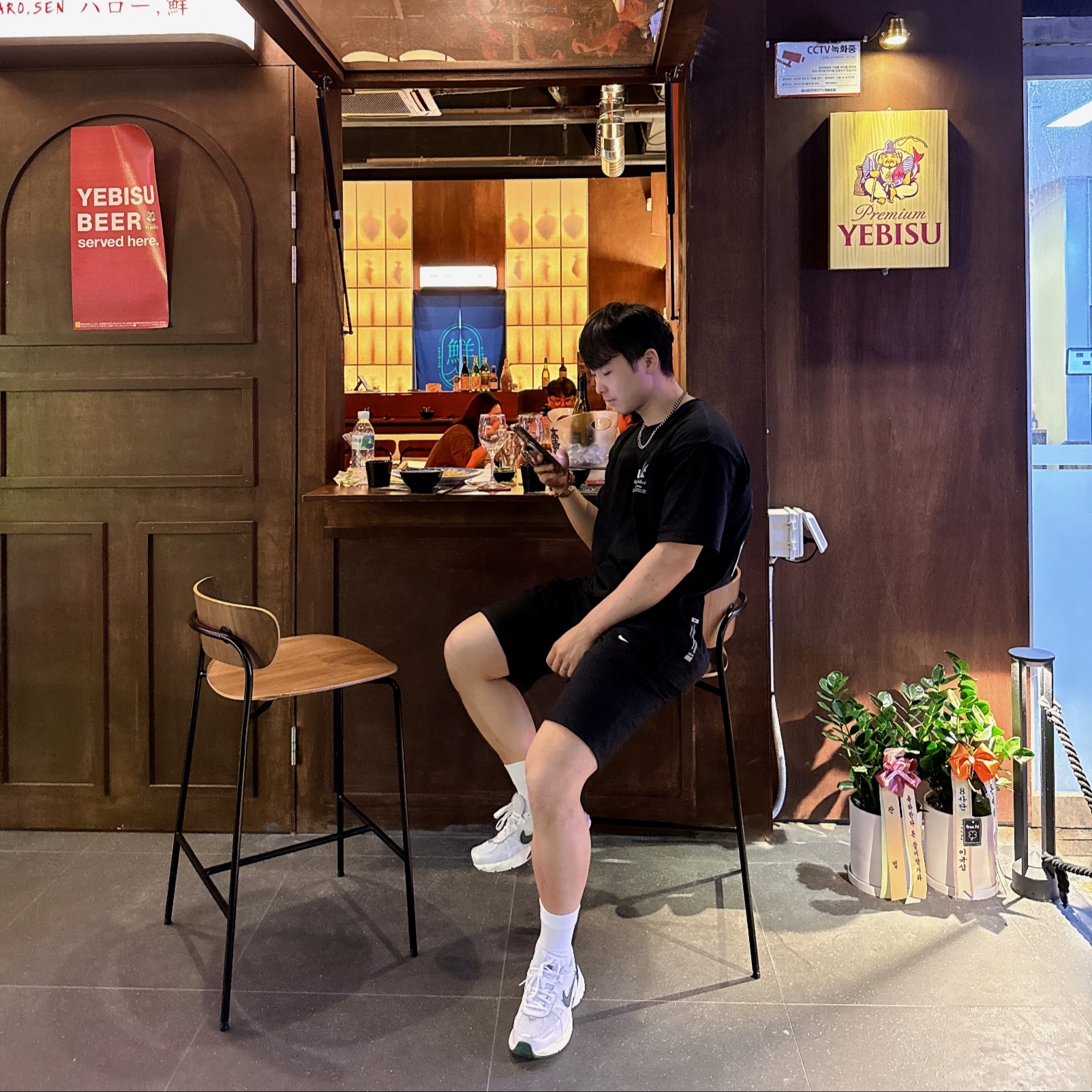 Nike V2K Run White Fir 착용 스타일 - 1