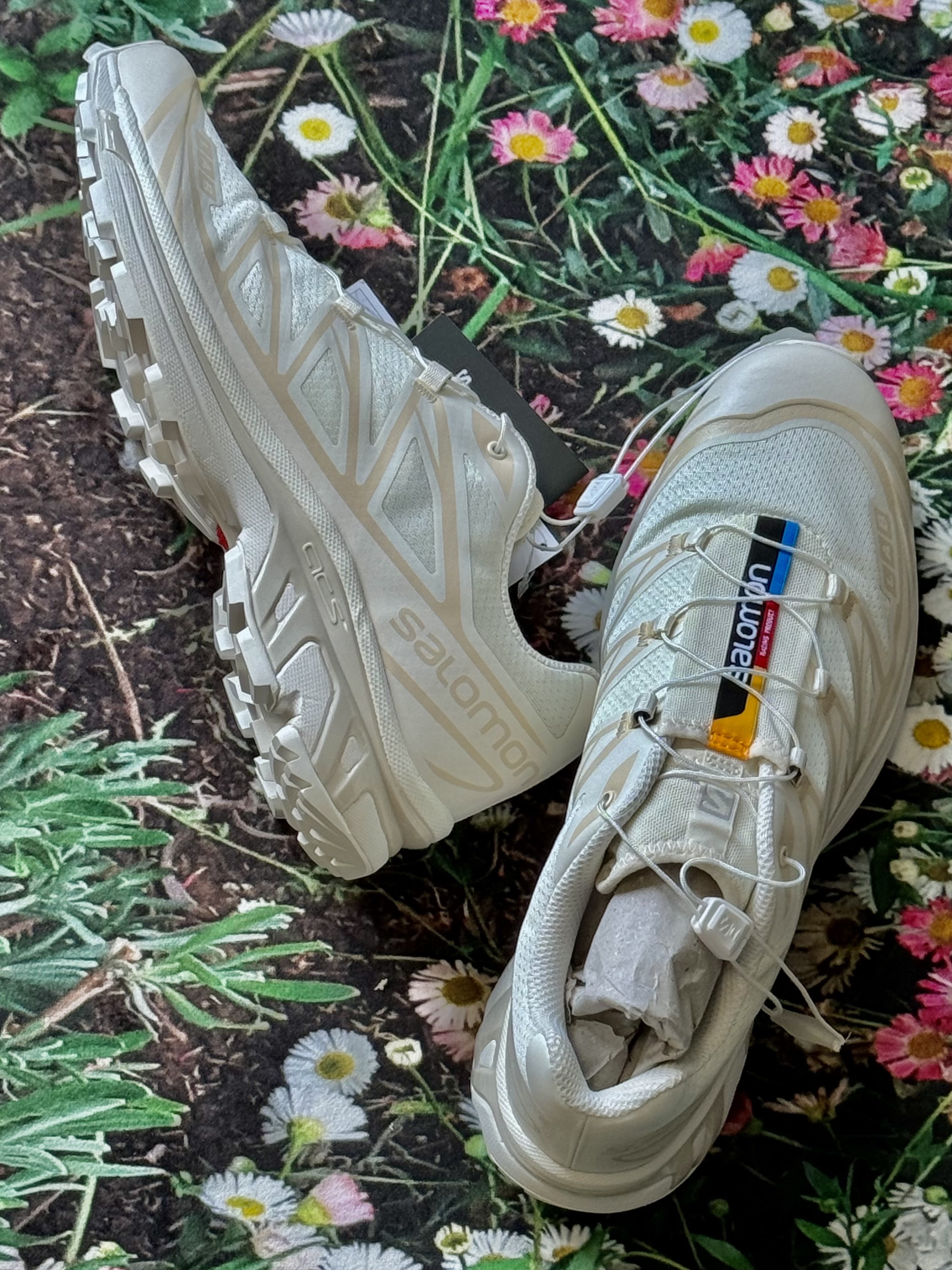 Salomon XT-6 Vanilla Ice Almond Milk 착용 스타일