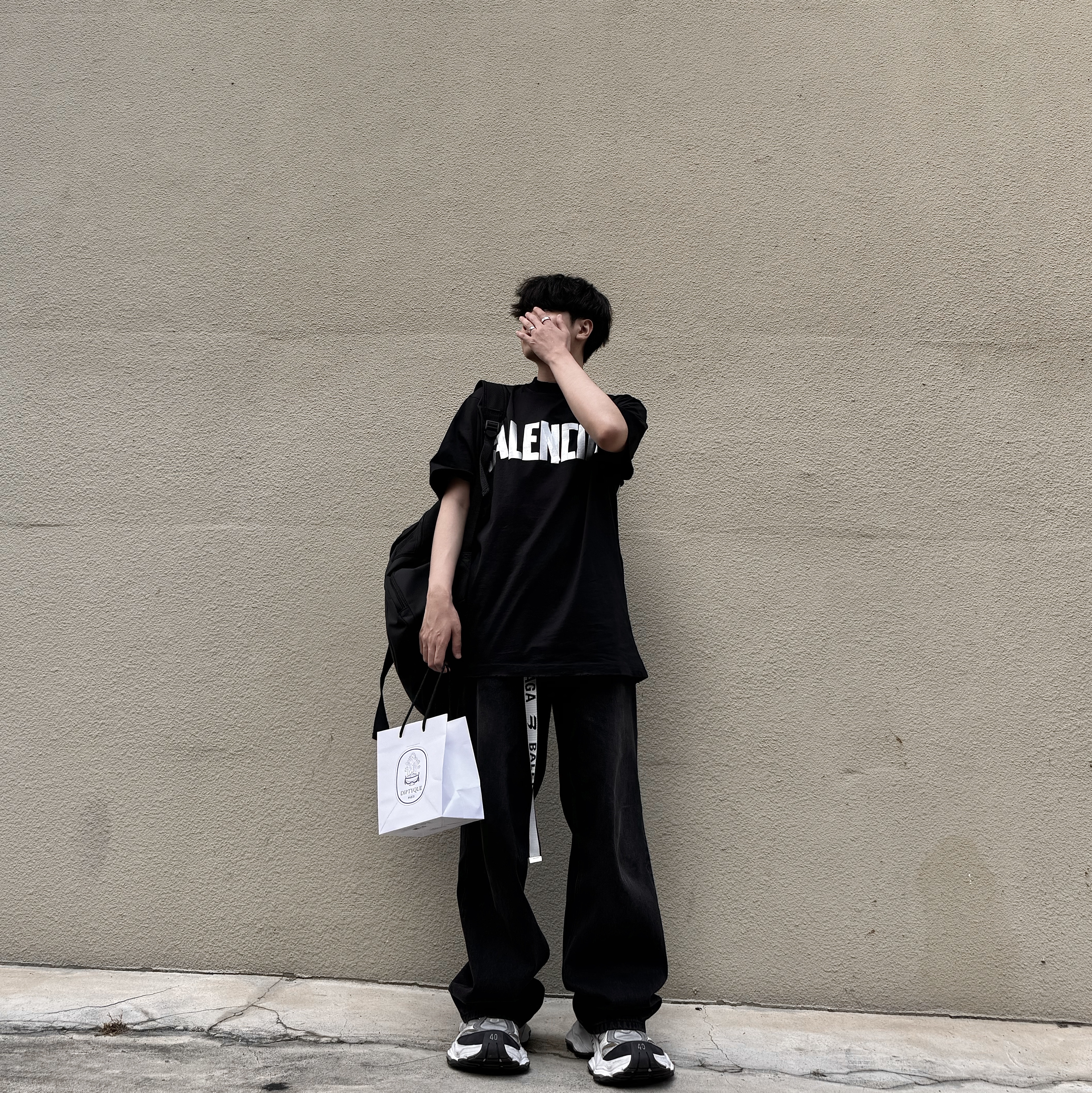 Balenciaga Unity Large Backpack Black, Balenciaga Cargo Sneakers White Grey 착용 스타일