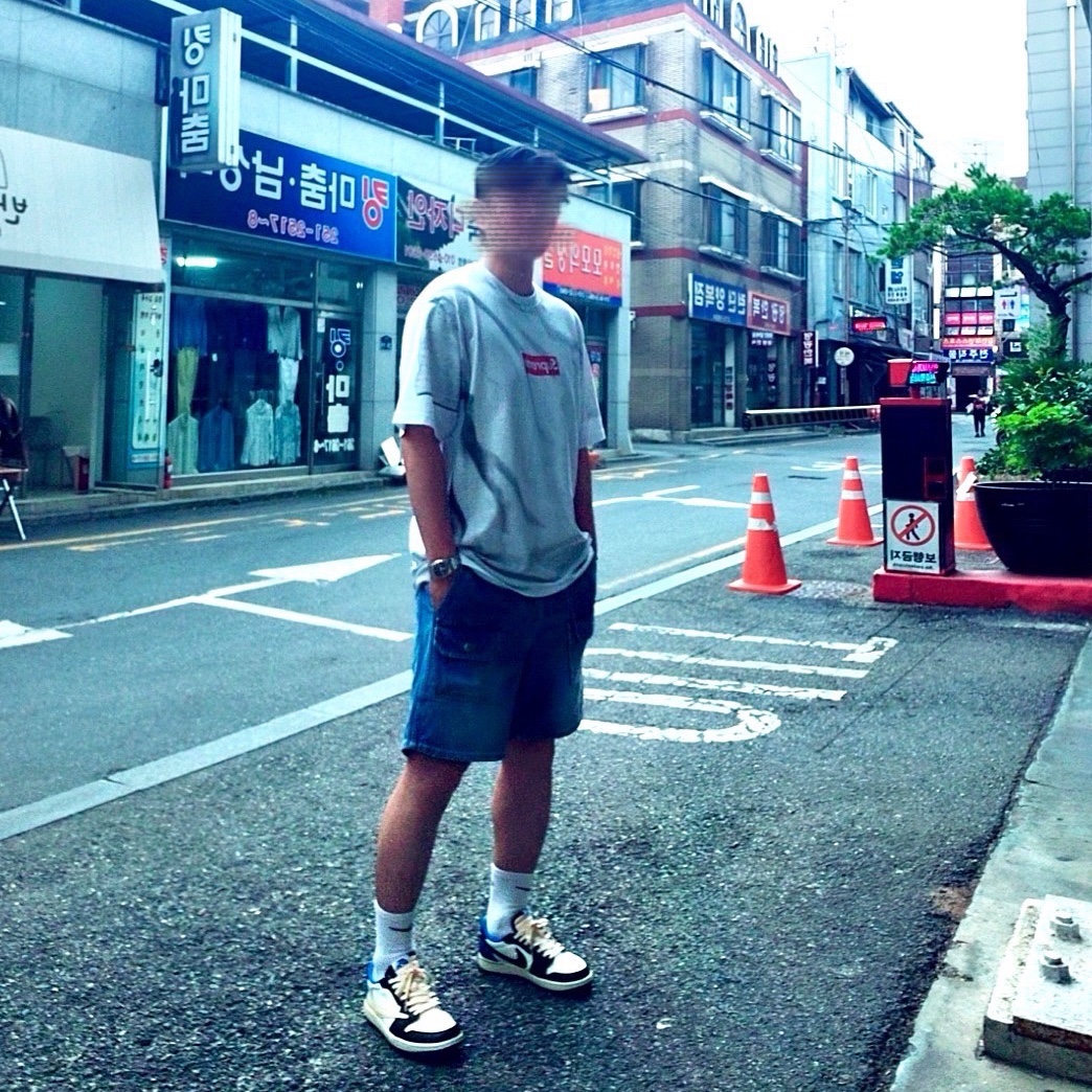 Supreme x MM6 Maison Margiela Box Logo T-Shirt White - 24SS, Jordan 1 x Travis Scott x Fragment Retro Low OG SP Military Blue 착용 스타일