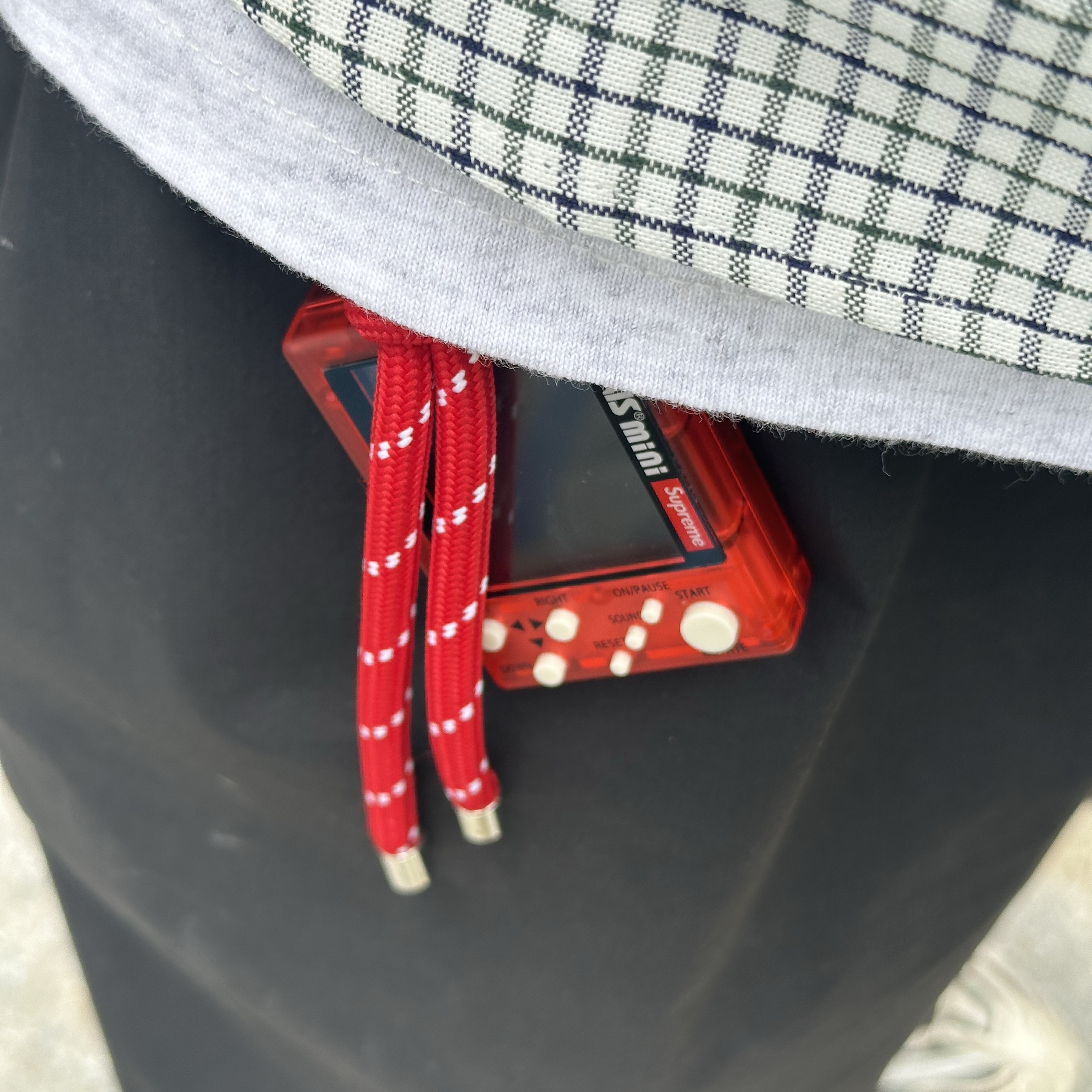 Supreme x Tetris Mini Red - 24SS (Korean Ver.), Supreme Stencil Embroidered S/S Top Ash Grey - 24SS 착용 스타일 - 3