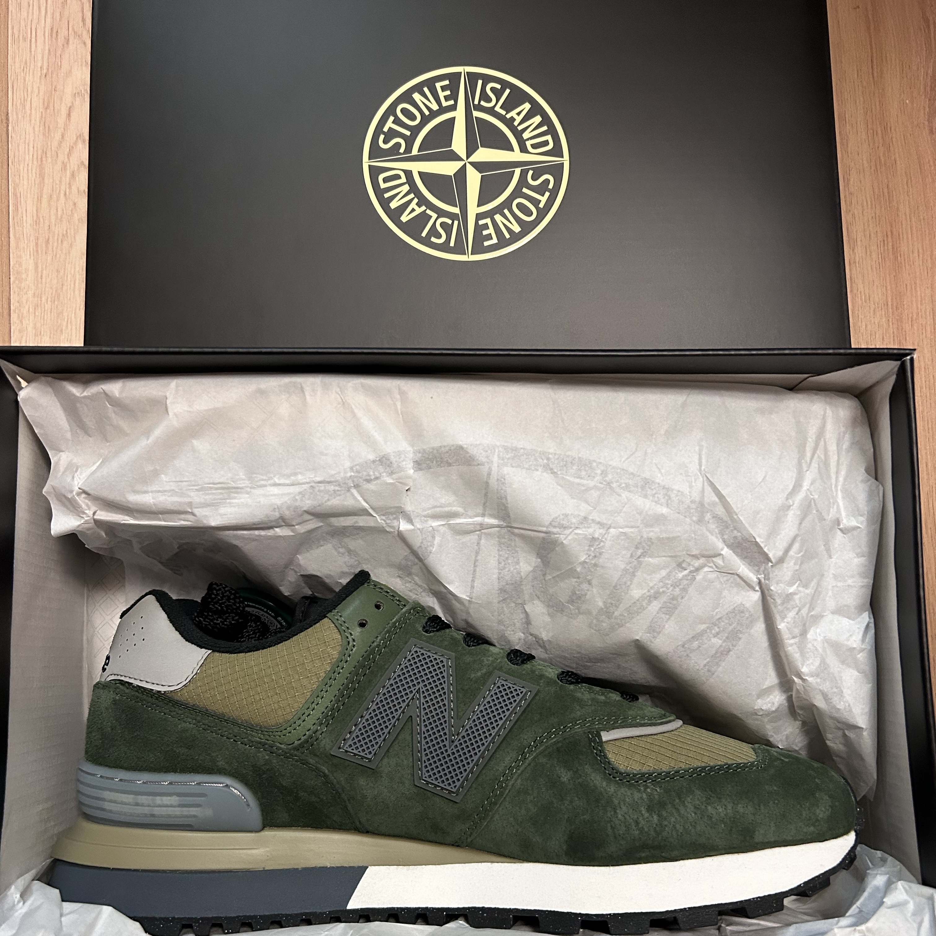 New Balance x Stone Island 574 Legacy Dark Green 착용 스타일 - 4