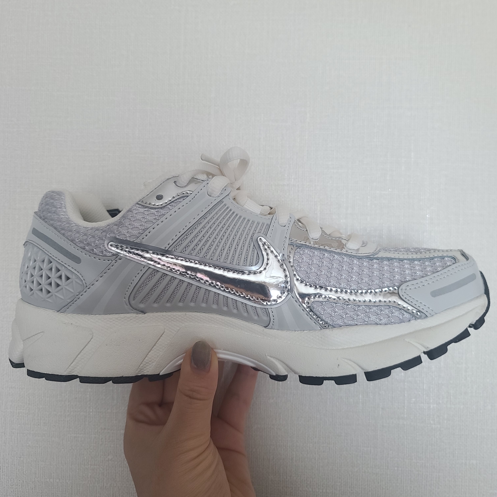 Nike Zoom Vomero 5 Photon Dust Gridiron 착용 스타일