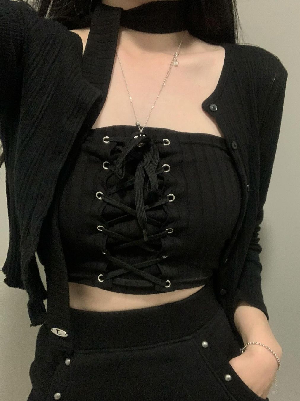 NIIER NOR Lace-Up Scarf Tube Top Black, NIIER NOR Lace-Up Scarf Tube Top Charcoal 착용 스타일