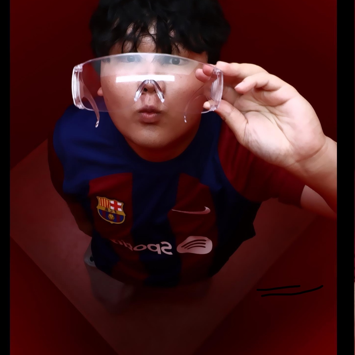 New Balance 2002R Grey, Nike FC Barcelona 2023/24 Dri-Fit Stadium Home Jersey Deep Royal Blue Noble Red (Non Marking Ver.) 착용 스타일 - 2