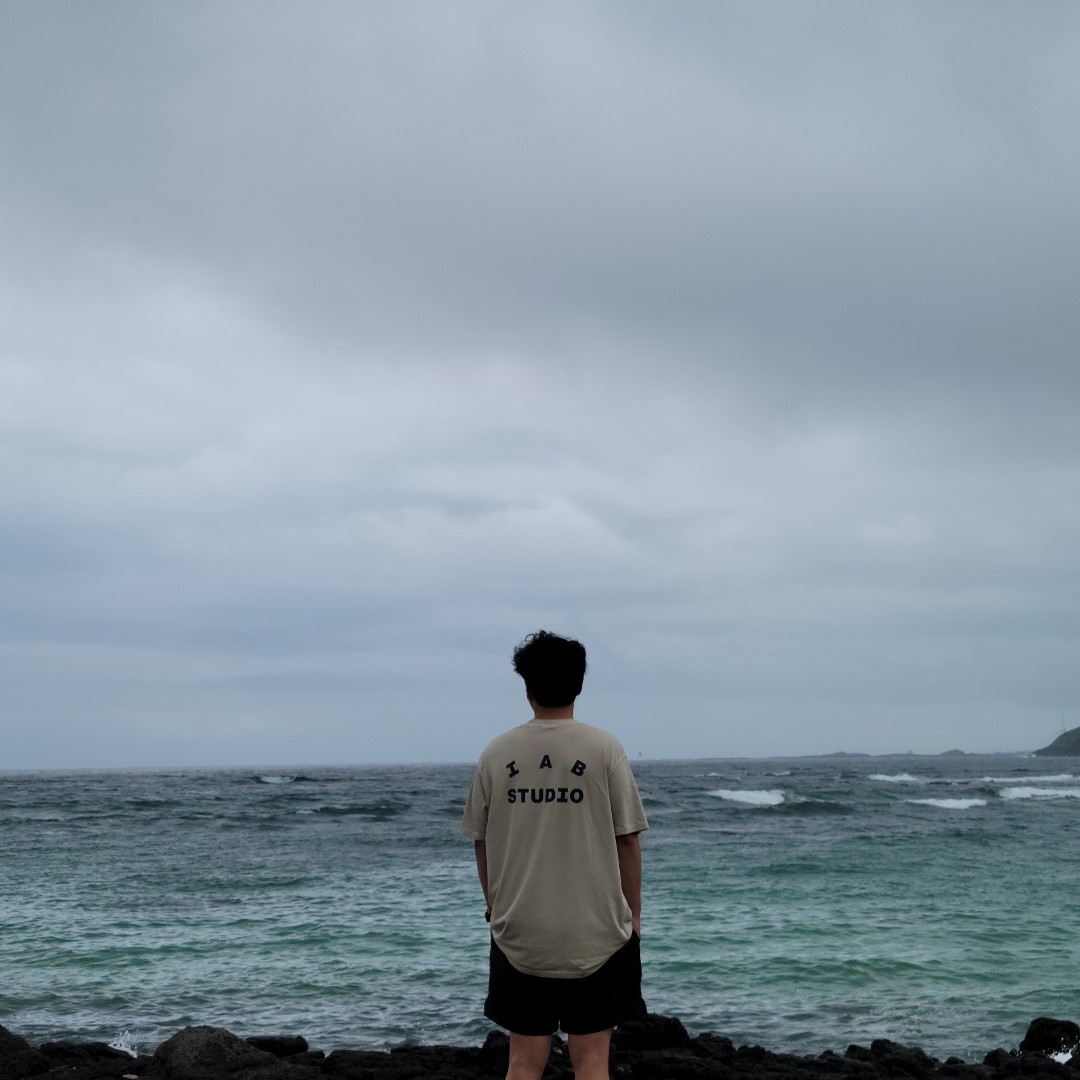 IAB Studio Pigment T-Shirt Oatmeal 착용 스타일