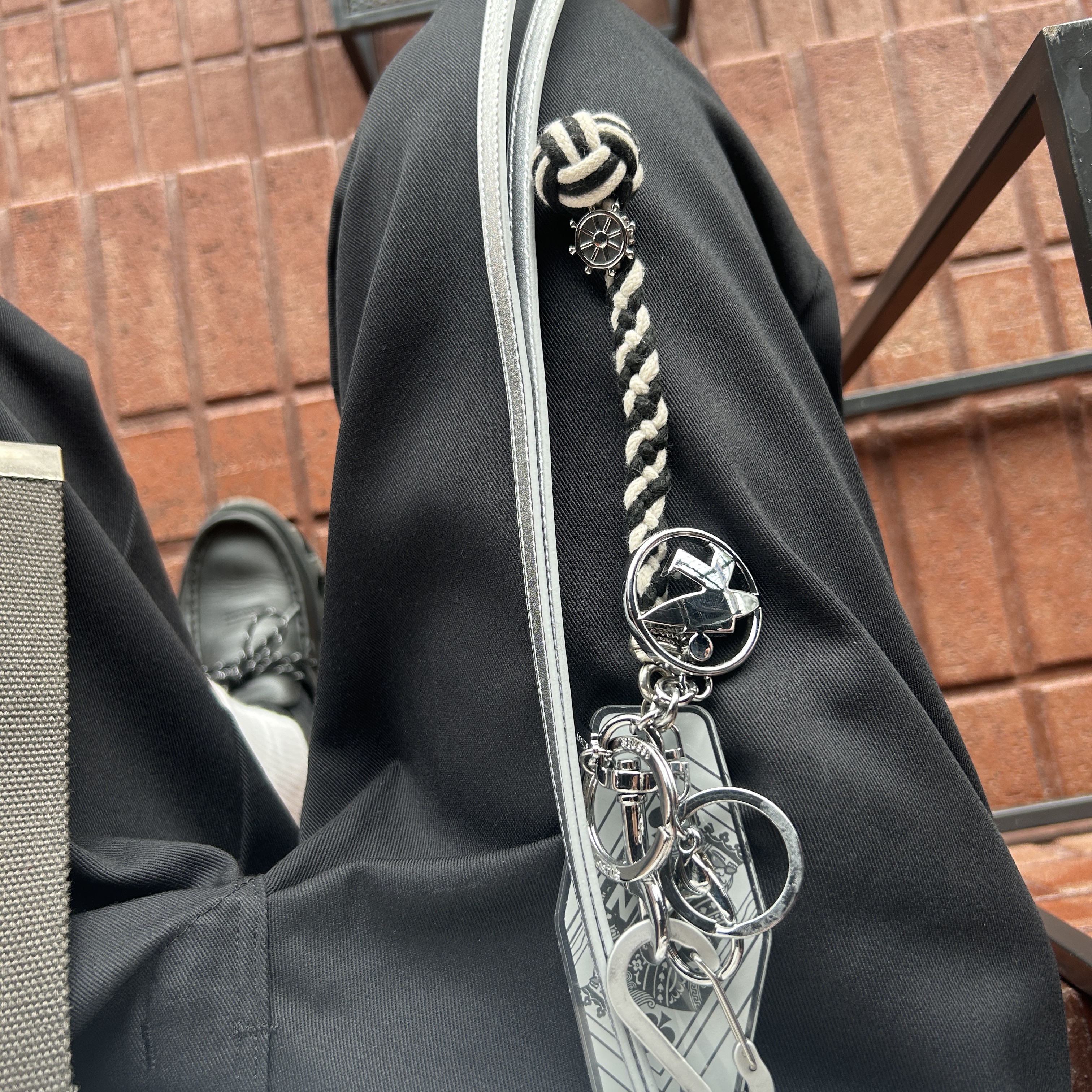 Mizuno Wave Prophecy MOC Black, Stussy Surfman Keychain Silver 착용 스타일 - 2