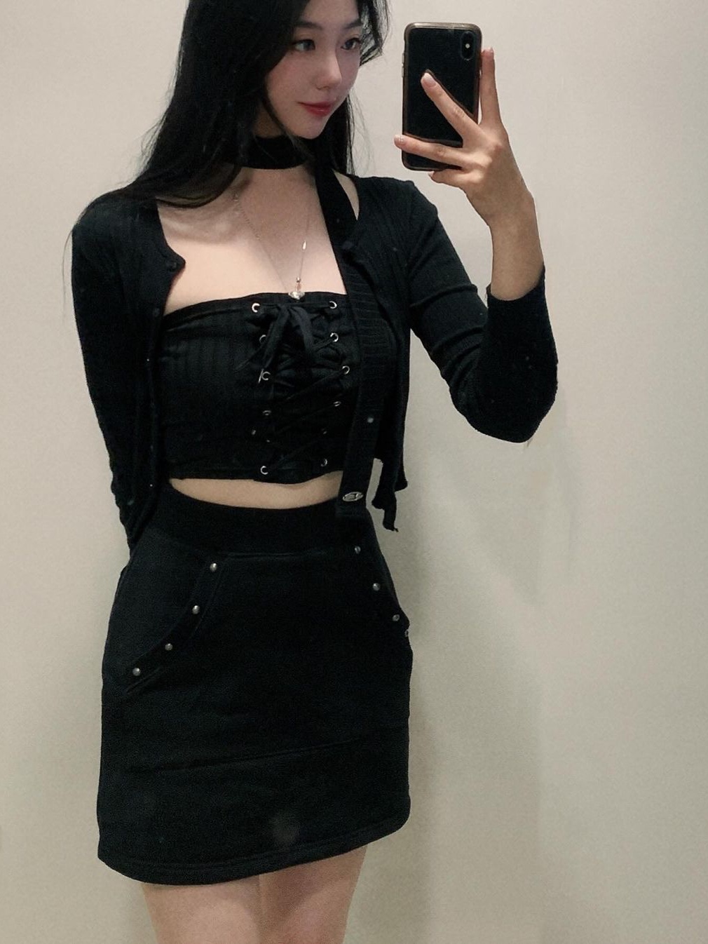 NIIER NOR Lace-Up Scarf Tube Top Black, NIIER NOR Lace-Up Scarf Tube Top Charcoal 착용 스타일