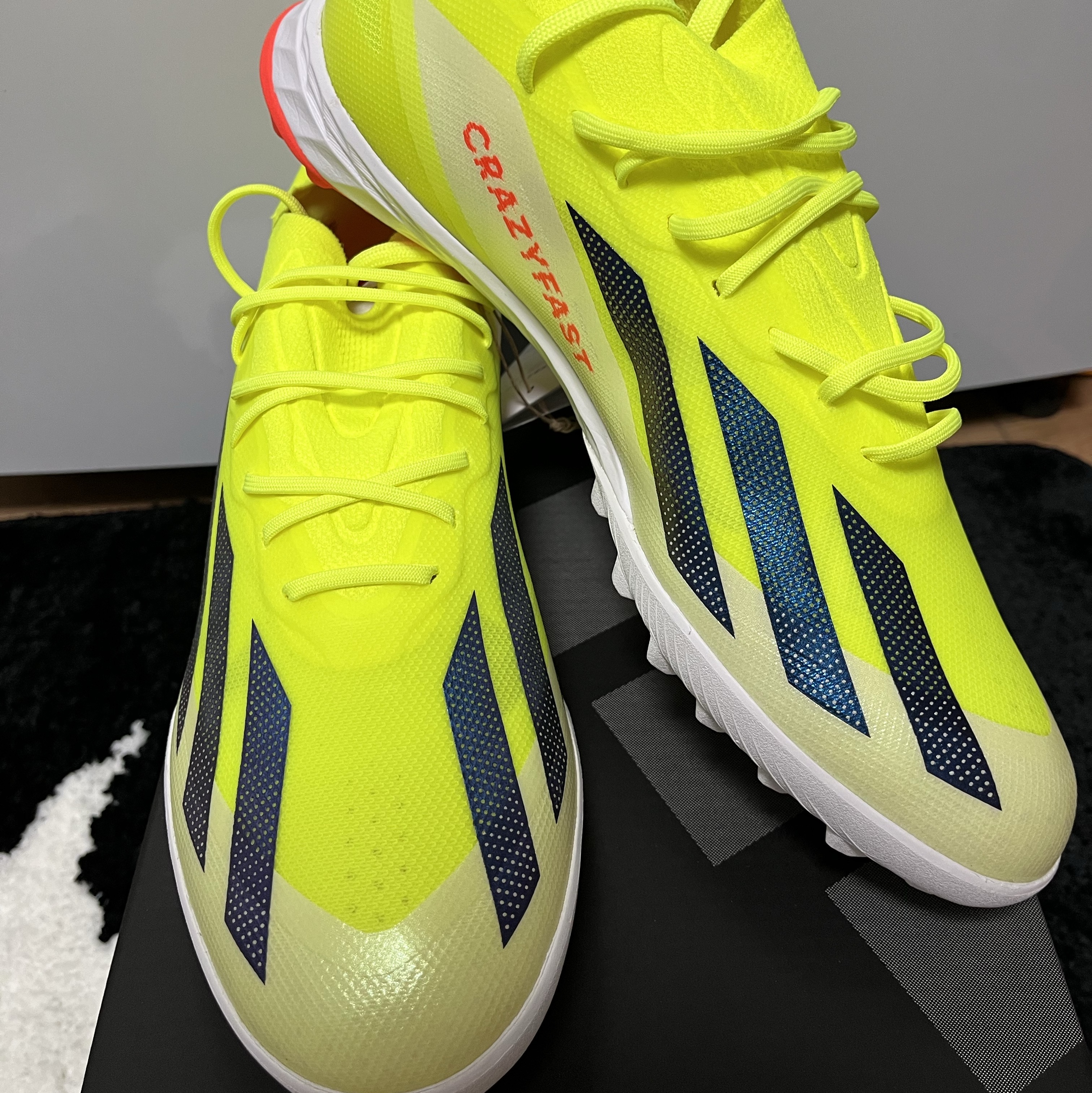 Adidas X CrazyFast Elite TF Team Solar Yellow 2 착용 스타일