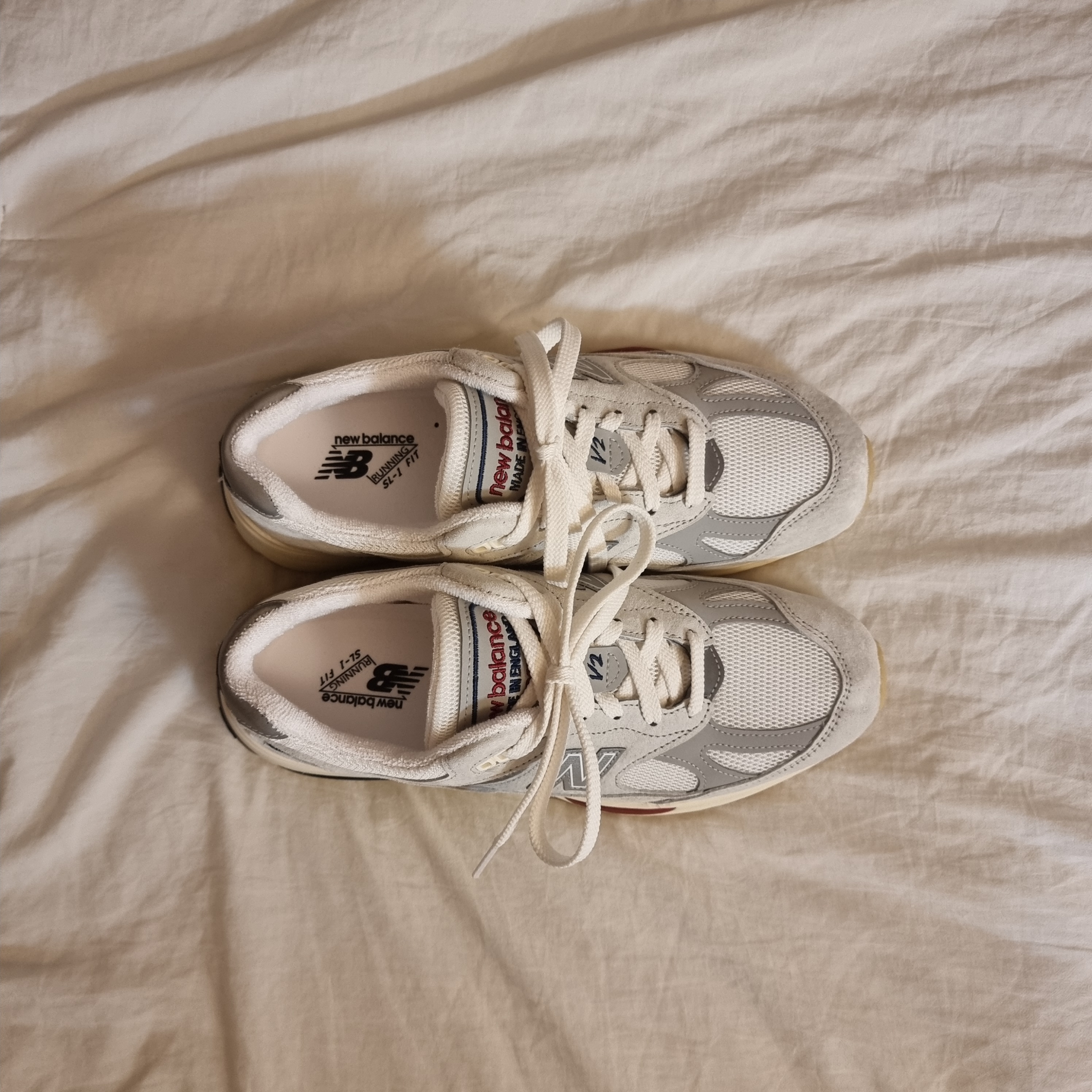 New Balance 991v2 Made in UK Off White Blanc De Blanc 착용 스타일 - 3
