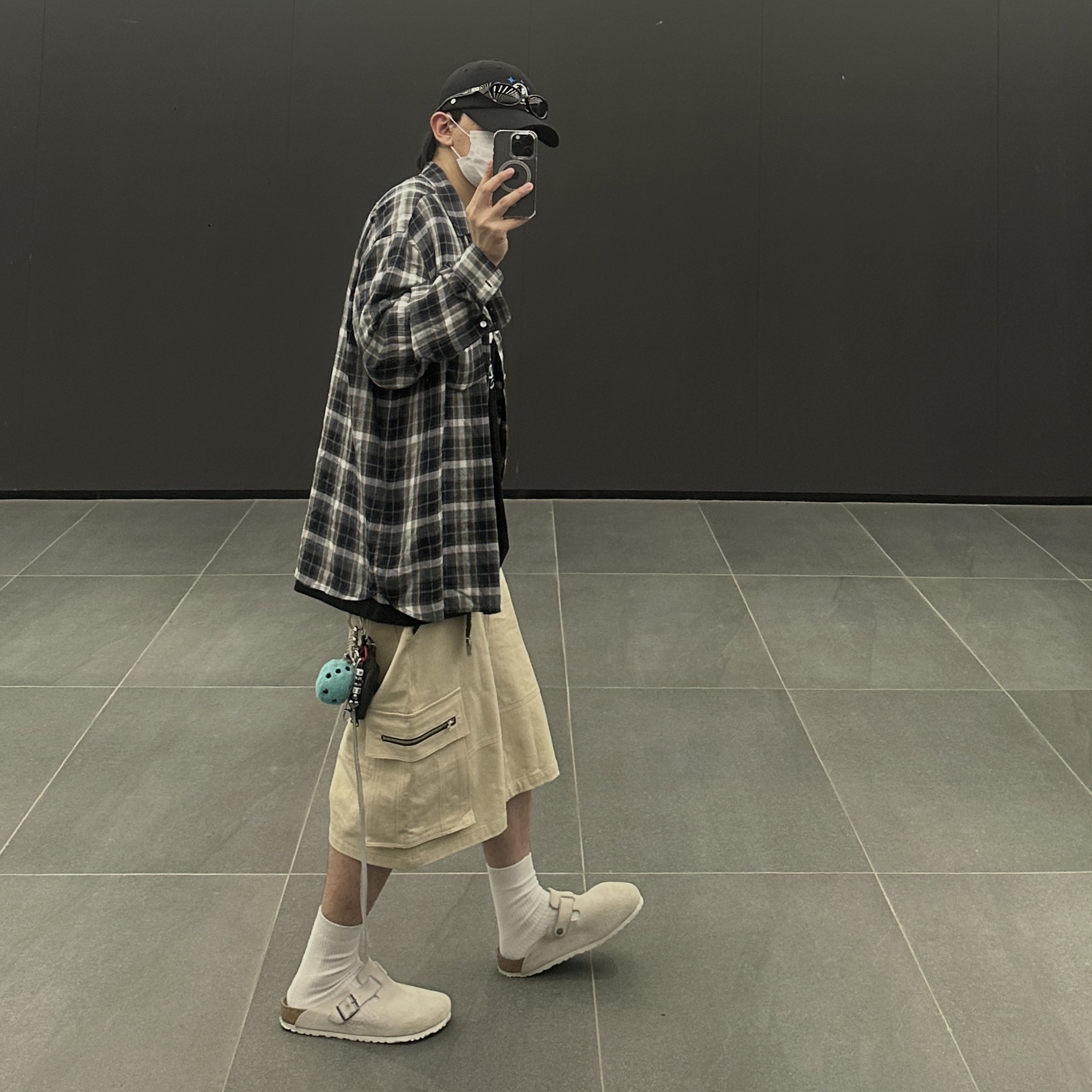 Birkenstock x Stussy Boston Clog Bone 착용 스타일 - 2