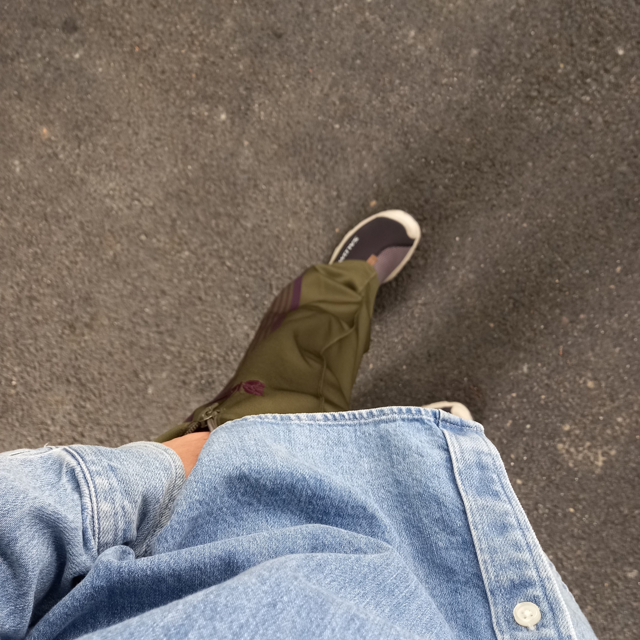 Supreme Small Box Shirt Denim - 23FW, Needles Narrow Track Pants Poly Smooth Olive 착용 스타일 - 4