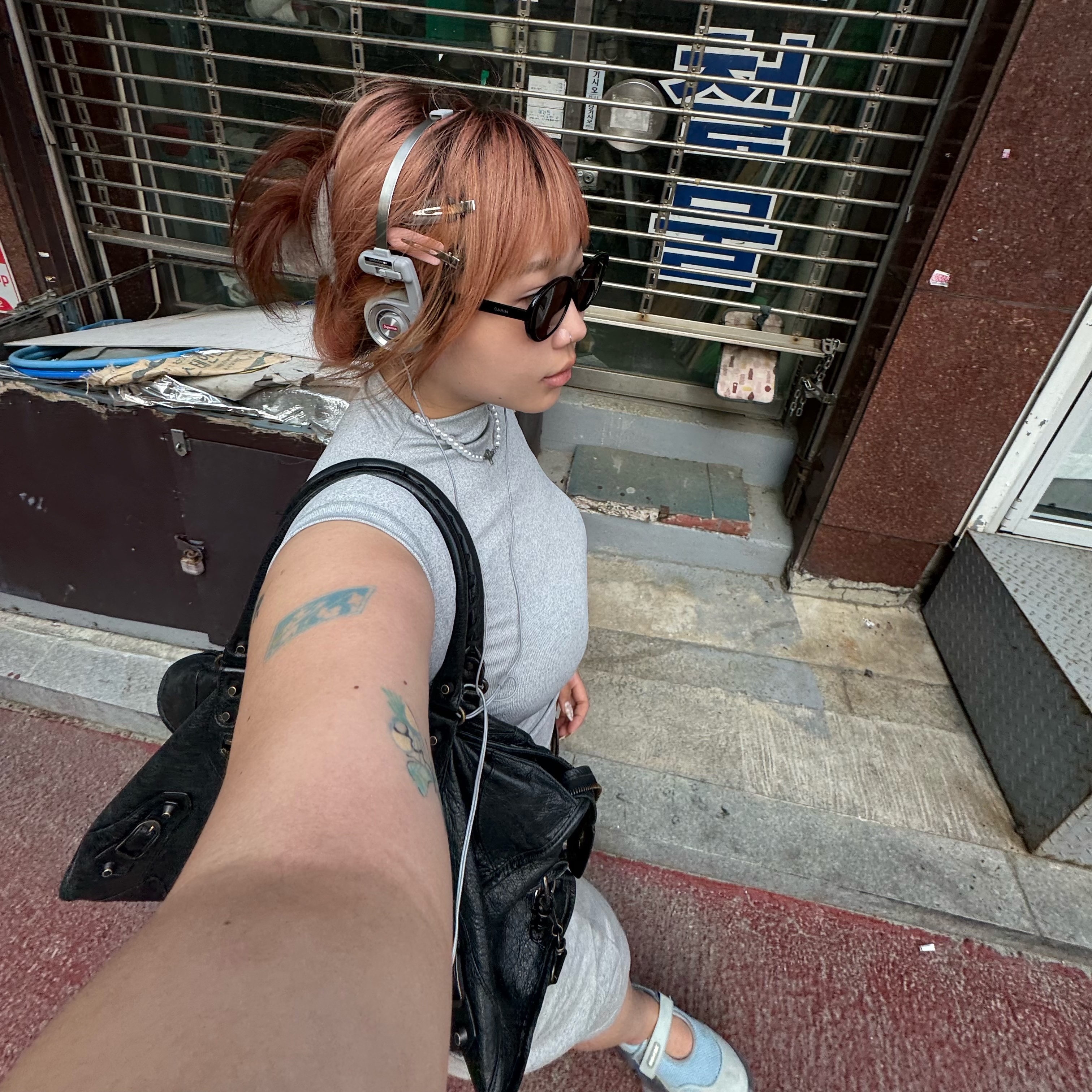 Supreme x Koss Portapro Headphones Silver - 23FW 착용 스타일