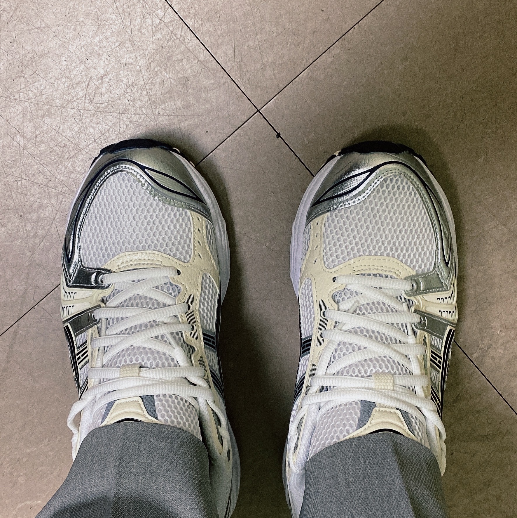 (W) Asics Gel-Kayano 14 White Midnight 착용 스타일