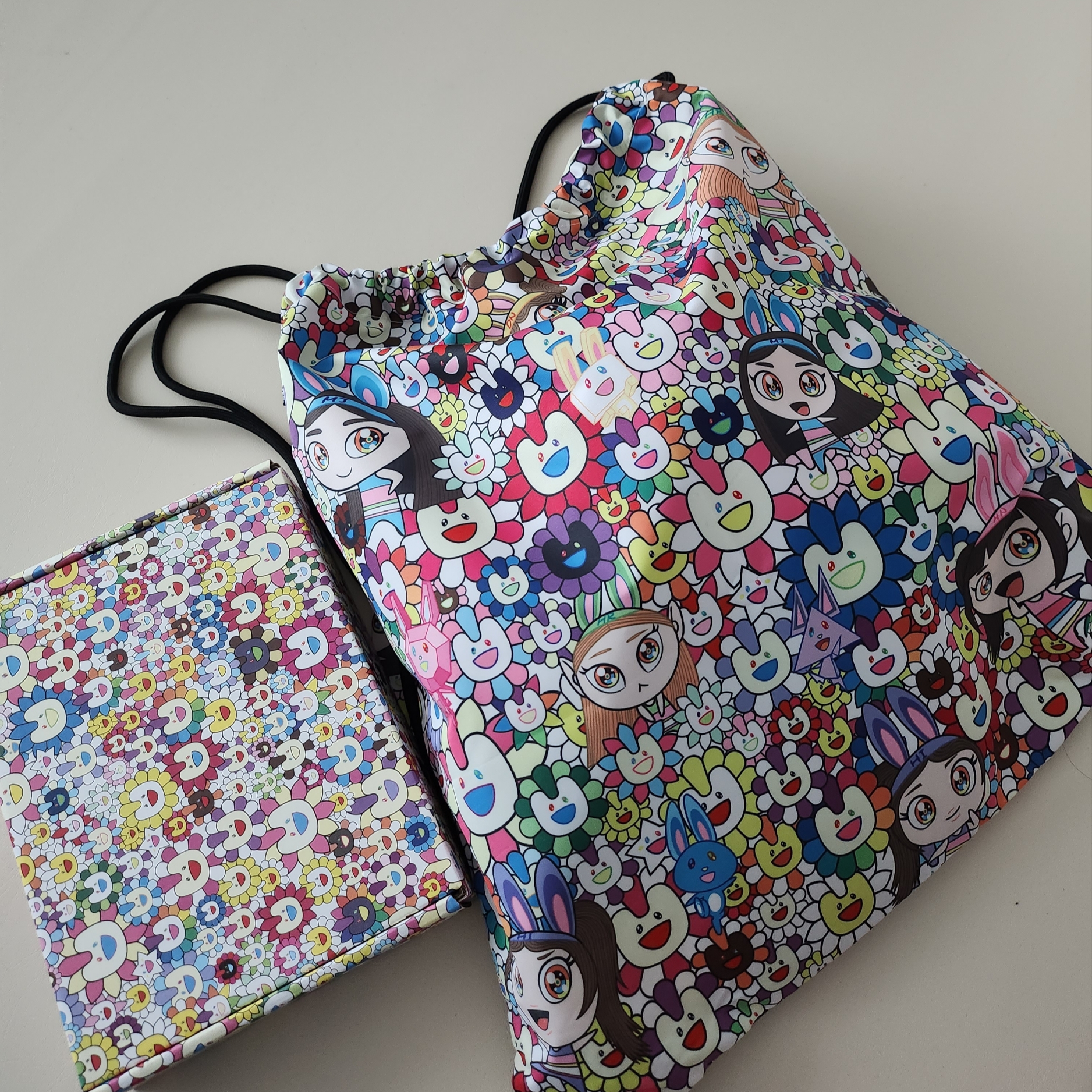 NewJeans Supernatural NJ x Murakami Drawstring Bag Ver. 착용 스타일