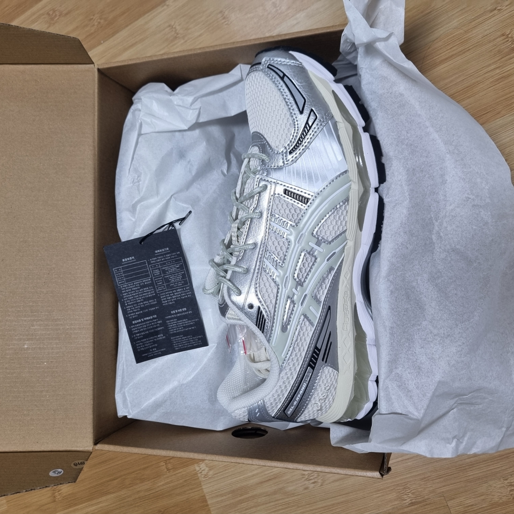 Asics x Ronnie Fieg Gel-Kayano 12.1 Cream Pure Aqua 착용 스타일