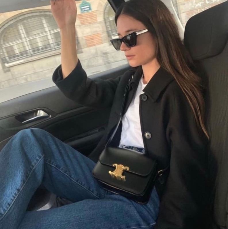 Celine Besace Clea in Shiny Calfskin Safari, Celine Teen Triomphe Bag in Shiny Calfskin Pebble 착용 스타일 - 3