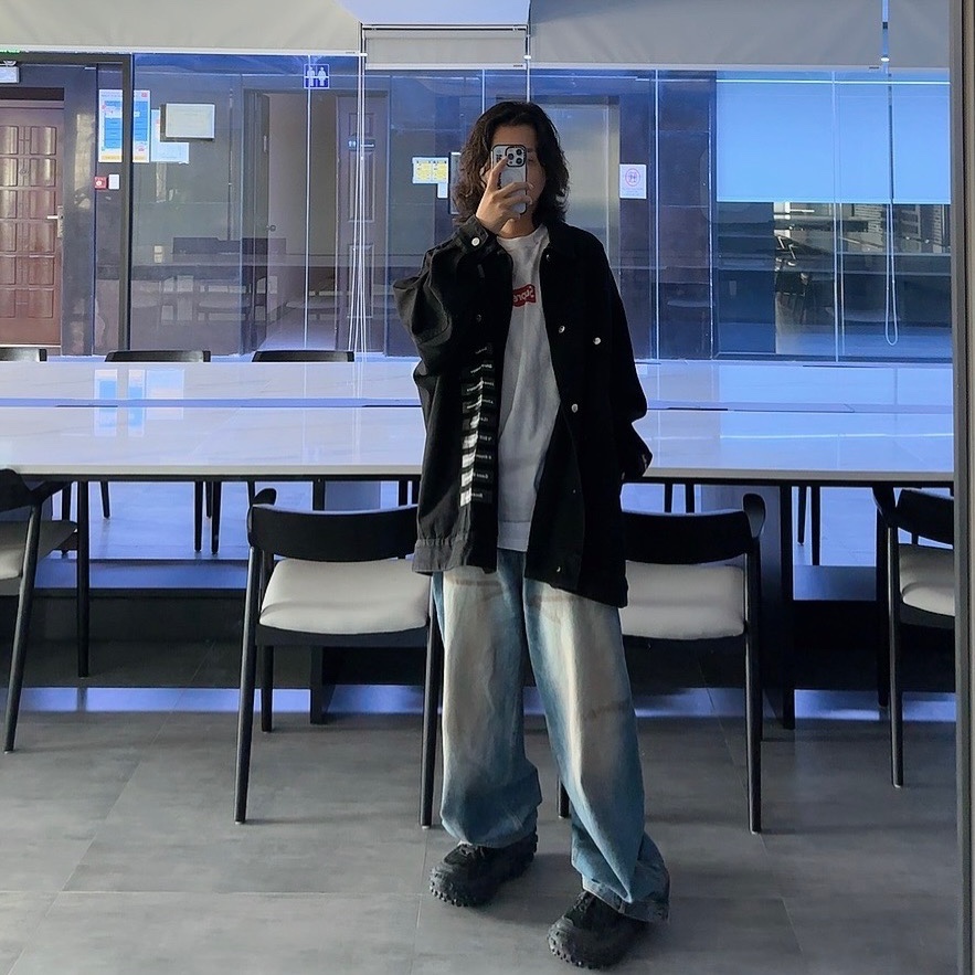 Supreme x MM6 Maison Margiela Box Logo T-Shirt White - 24SS, Balenciaga Defender Sneakers Black 착용 스타일