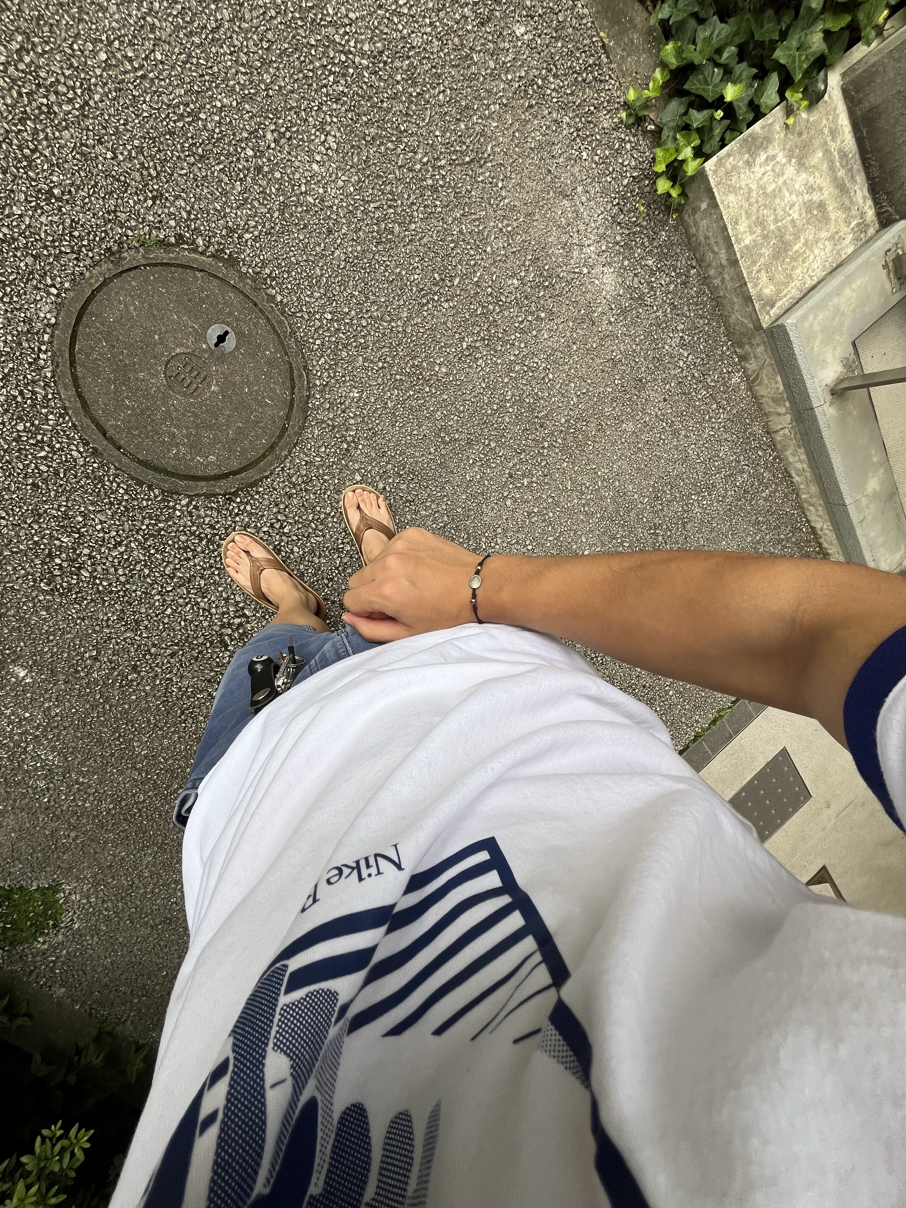 Stussy 8 Ball Keychain Black, Island Slipper Classic Ultimate Suede Peanut Cognac 착용 스타일 - 2