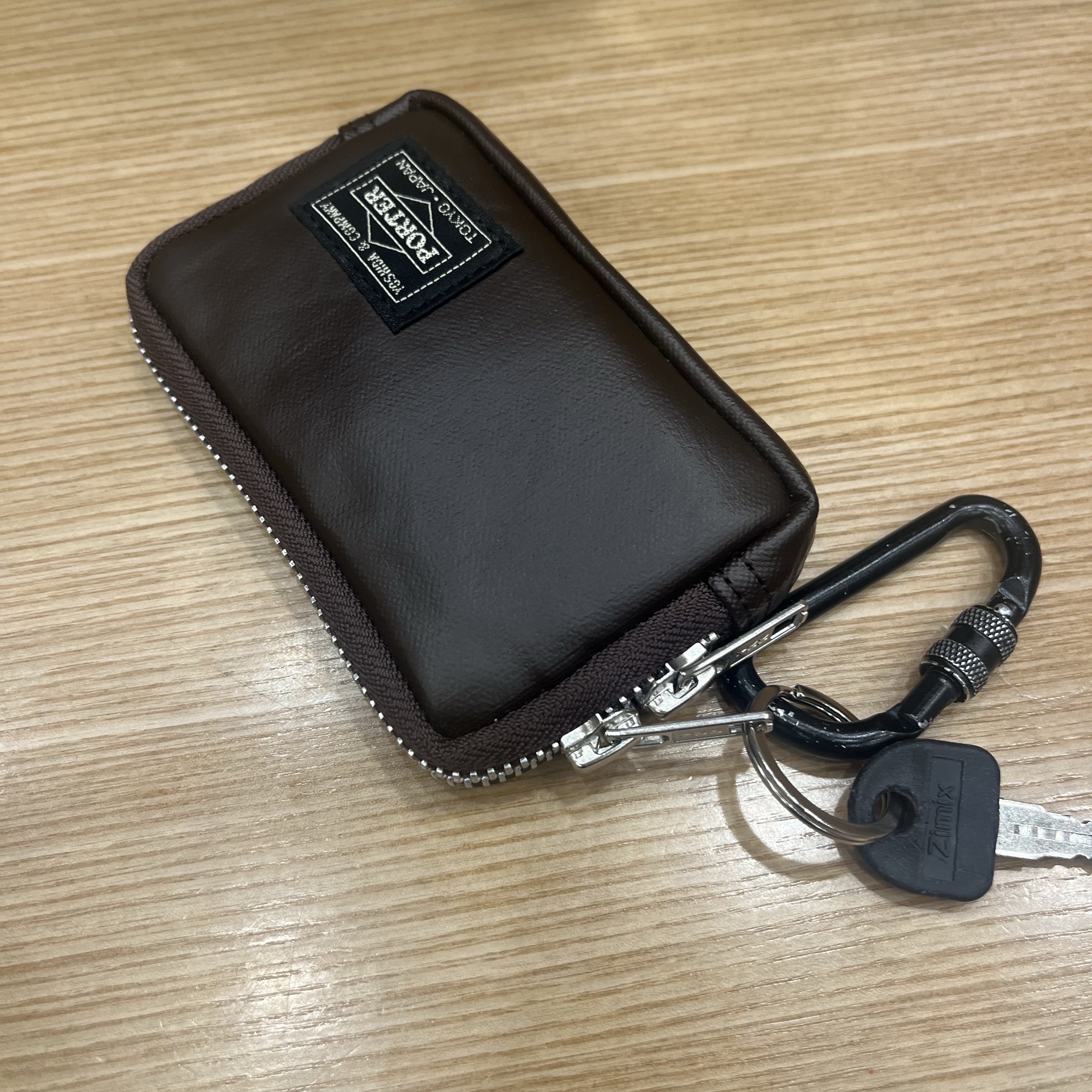 Porter Freestyle Multi Coin Case Brown 착용 스타일