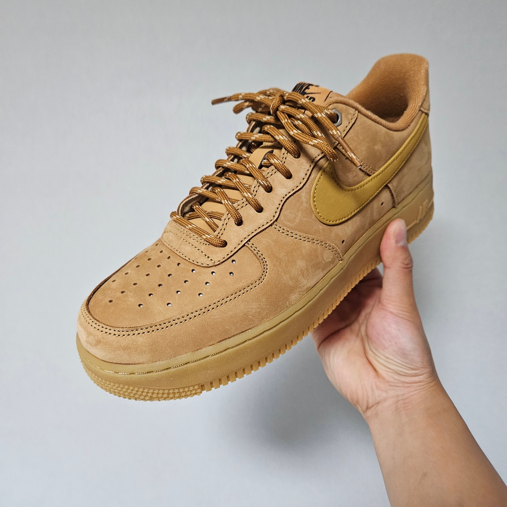 Nike Air Force 1 '07 WB Flax 착용 스타일
