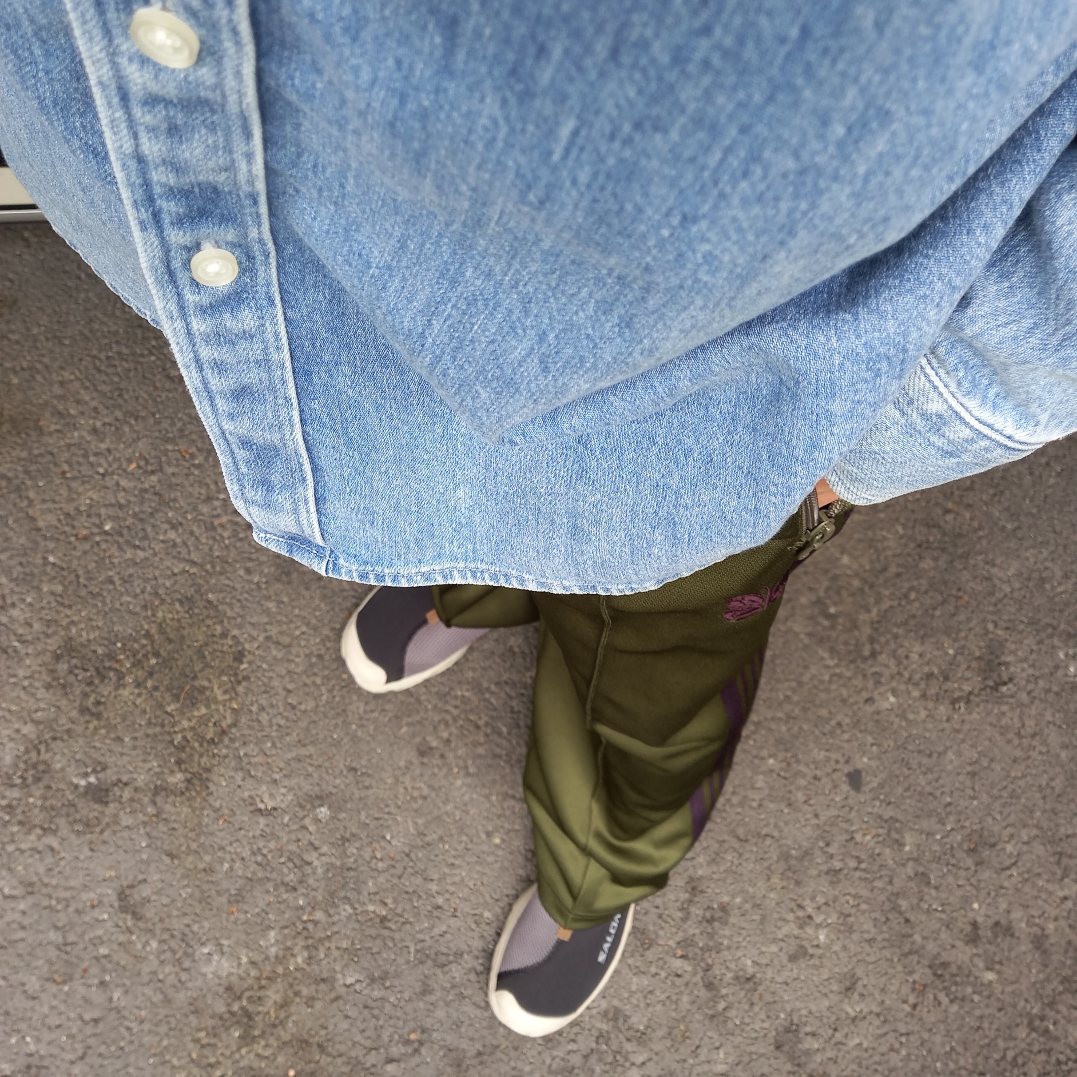 Supreme Small Box Shirt Denim - 23FW, Needles Narrow Track Pants Poly Smooth Olive 착용 스타일 - 5